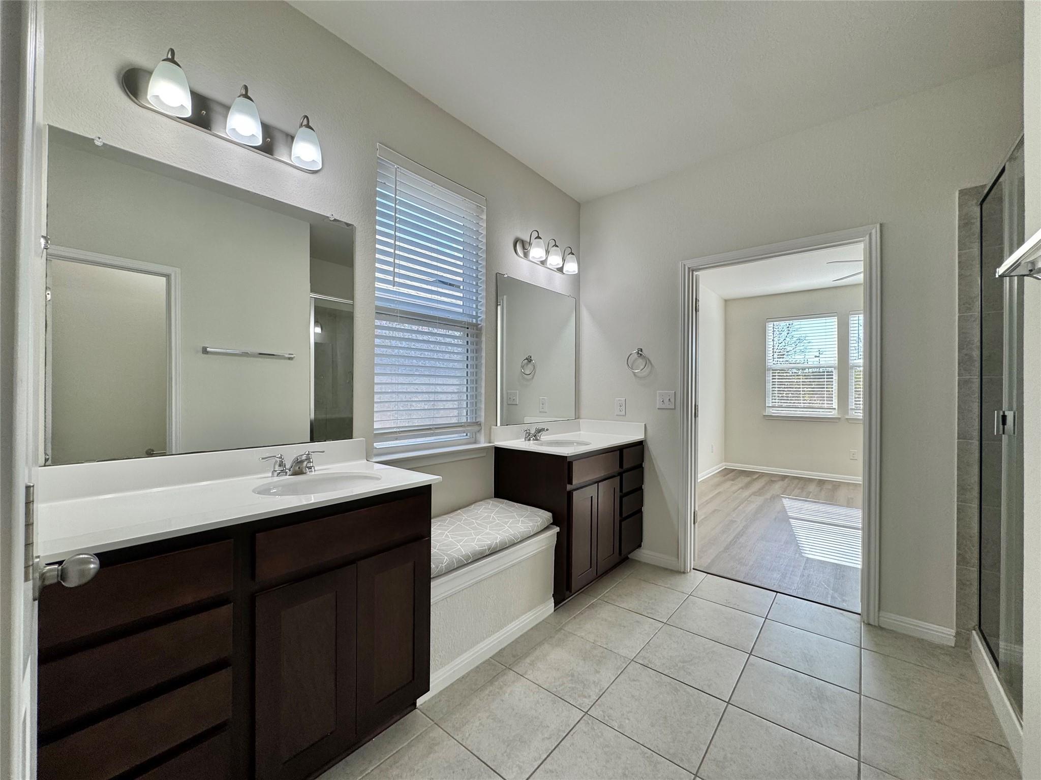 320 E La Escalera Dr, Leander, TX 78641