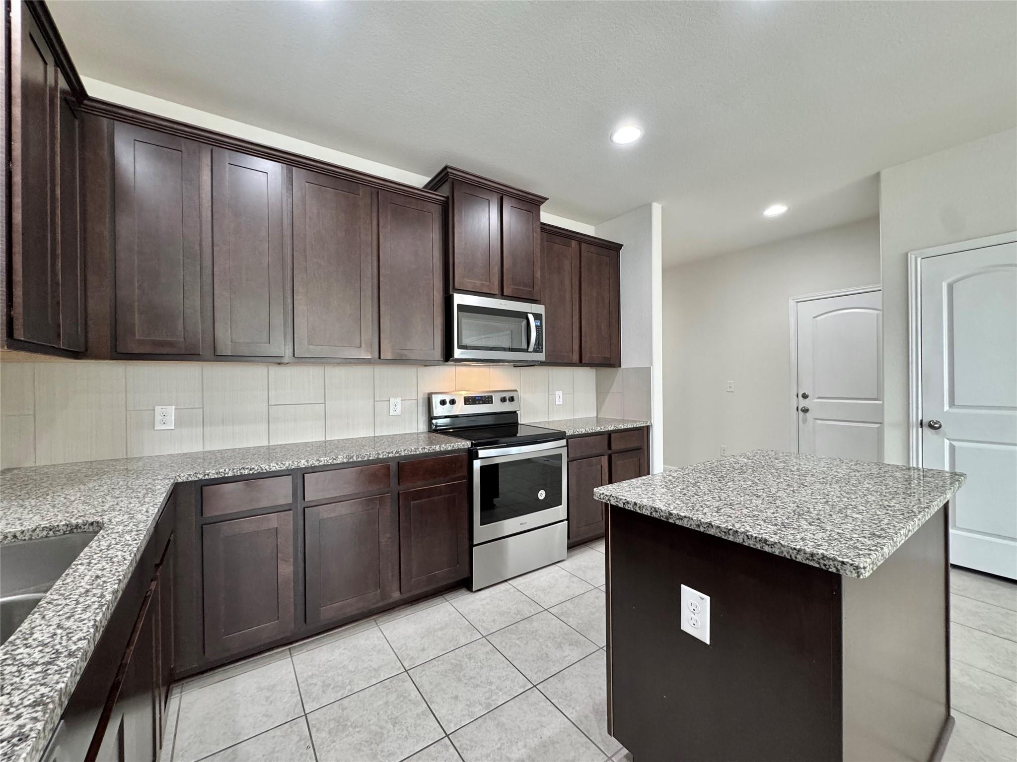 320 E La Escalera Dr, Leander, TX 78641