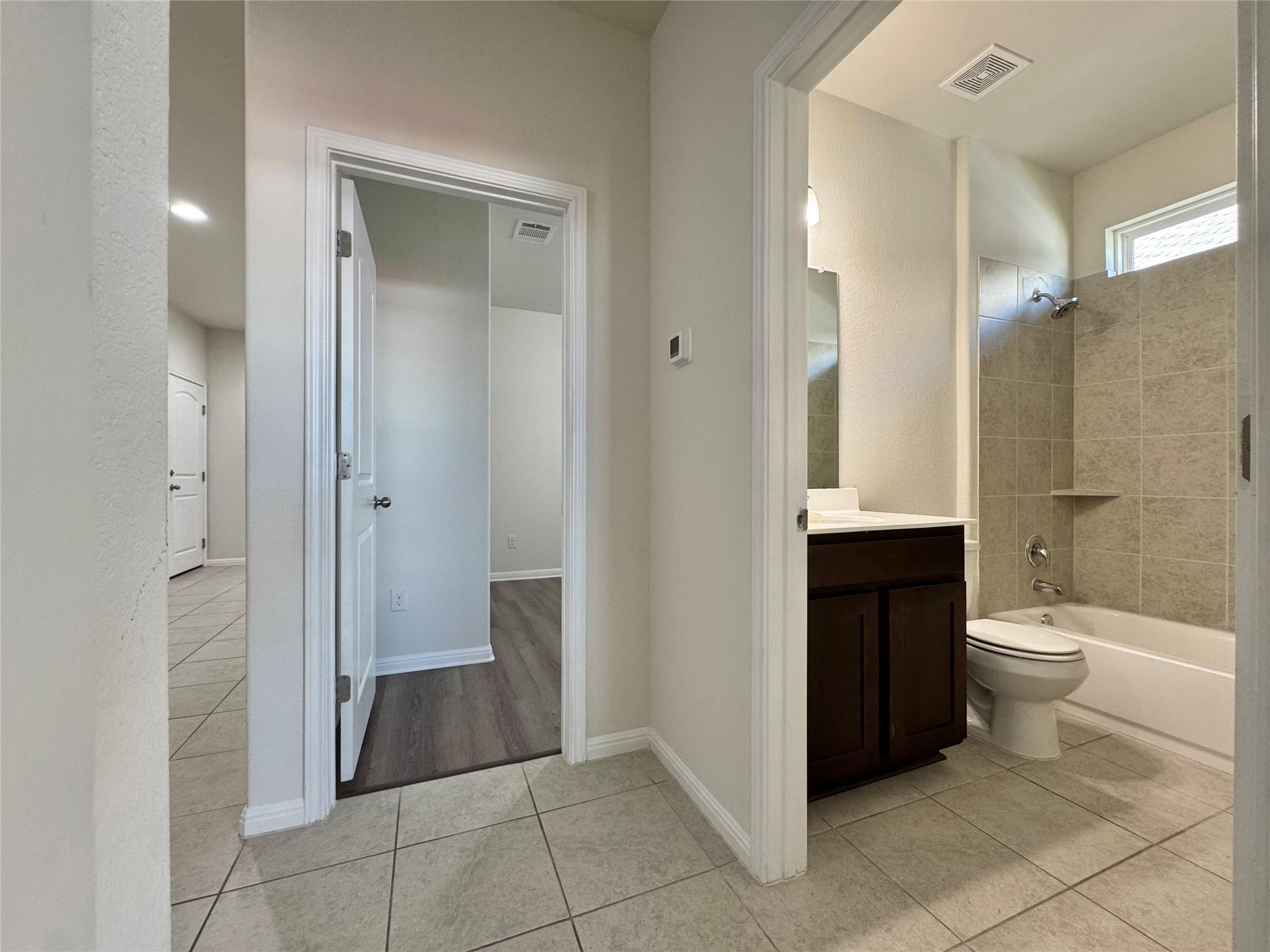 320 E La Escalera Dr, Leander, TX 78641