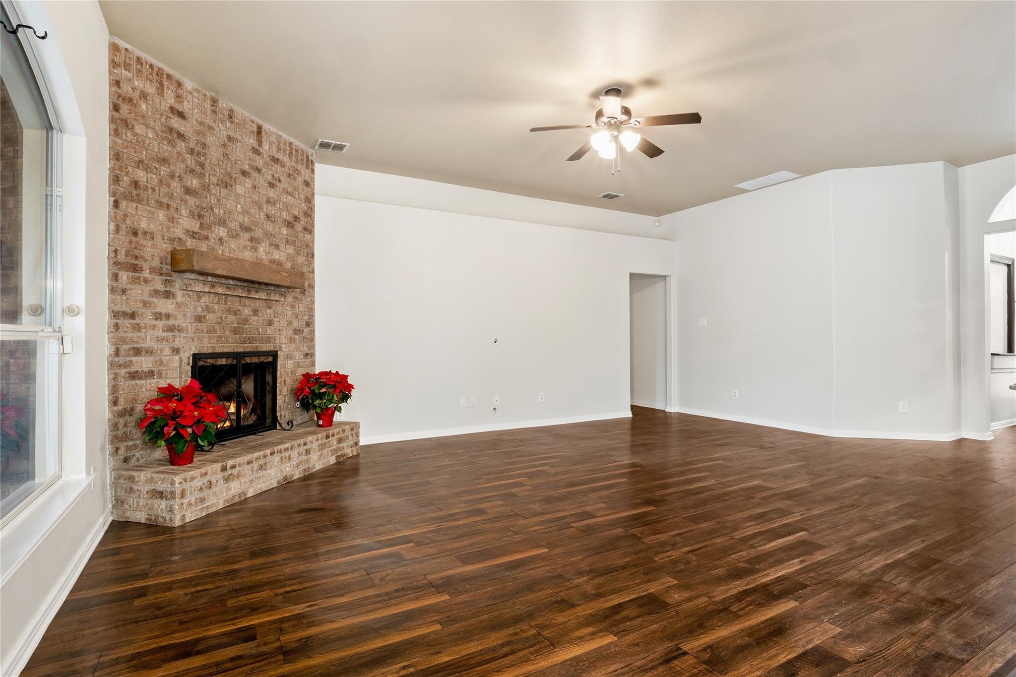 2001 Lacey Oak Cv, Round Rock, TX 78681