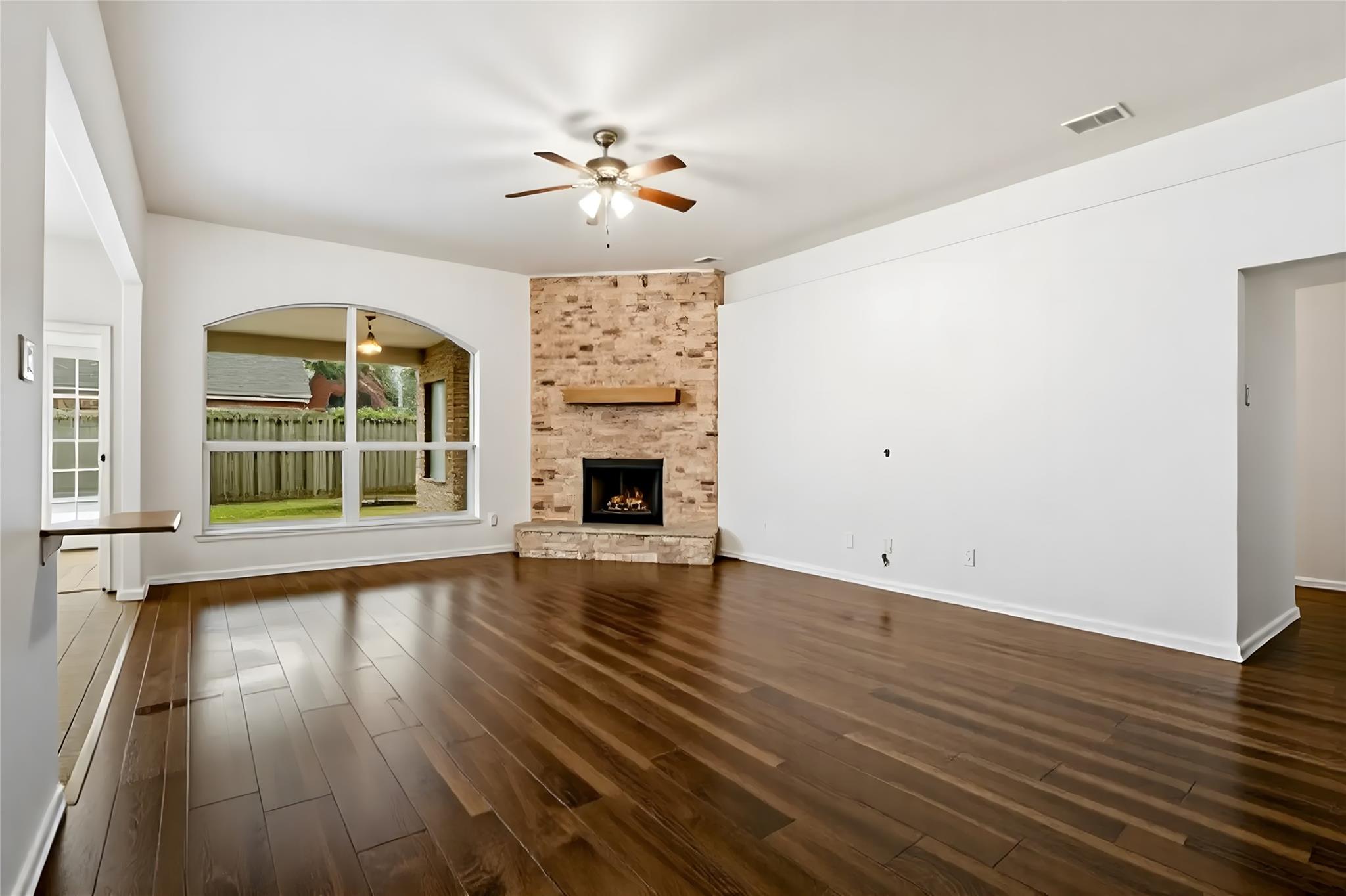 2001 Lacey Oak Cv, Round Rock, TX 78681