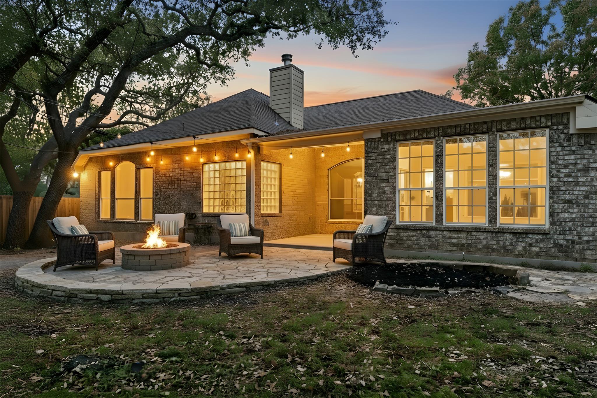 2001 Lacey Oak Cv, Round Rock, TX 78681