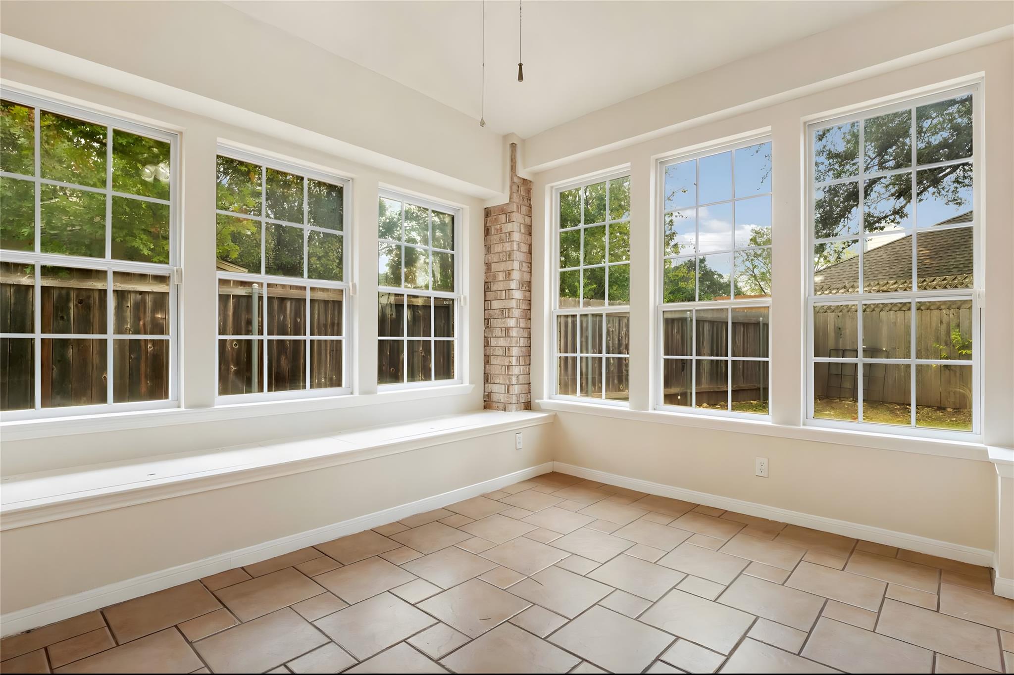 2001 Lacey Oak Cv, Round Rock, TX 78681