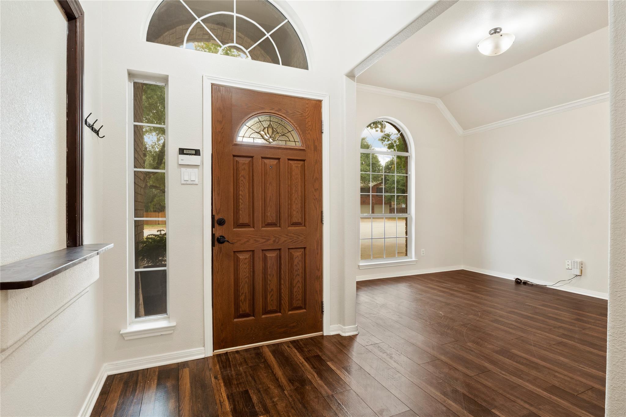 2001 Lacey Oak Cv, Round Rock, TX 78681