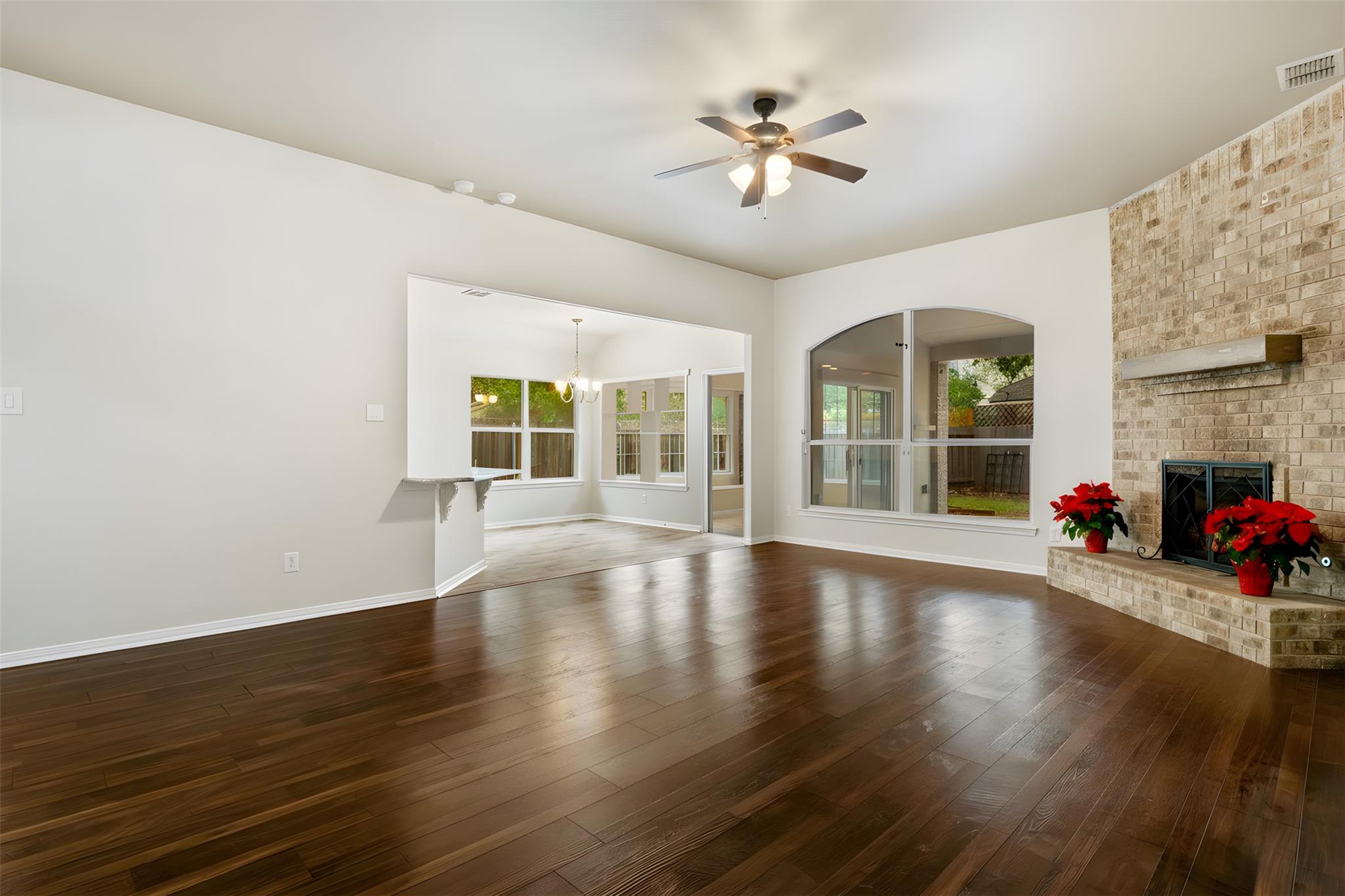 2001 Lacey Oak Cv, Round Rock, TX 78681