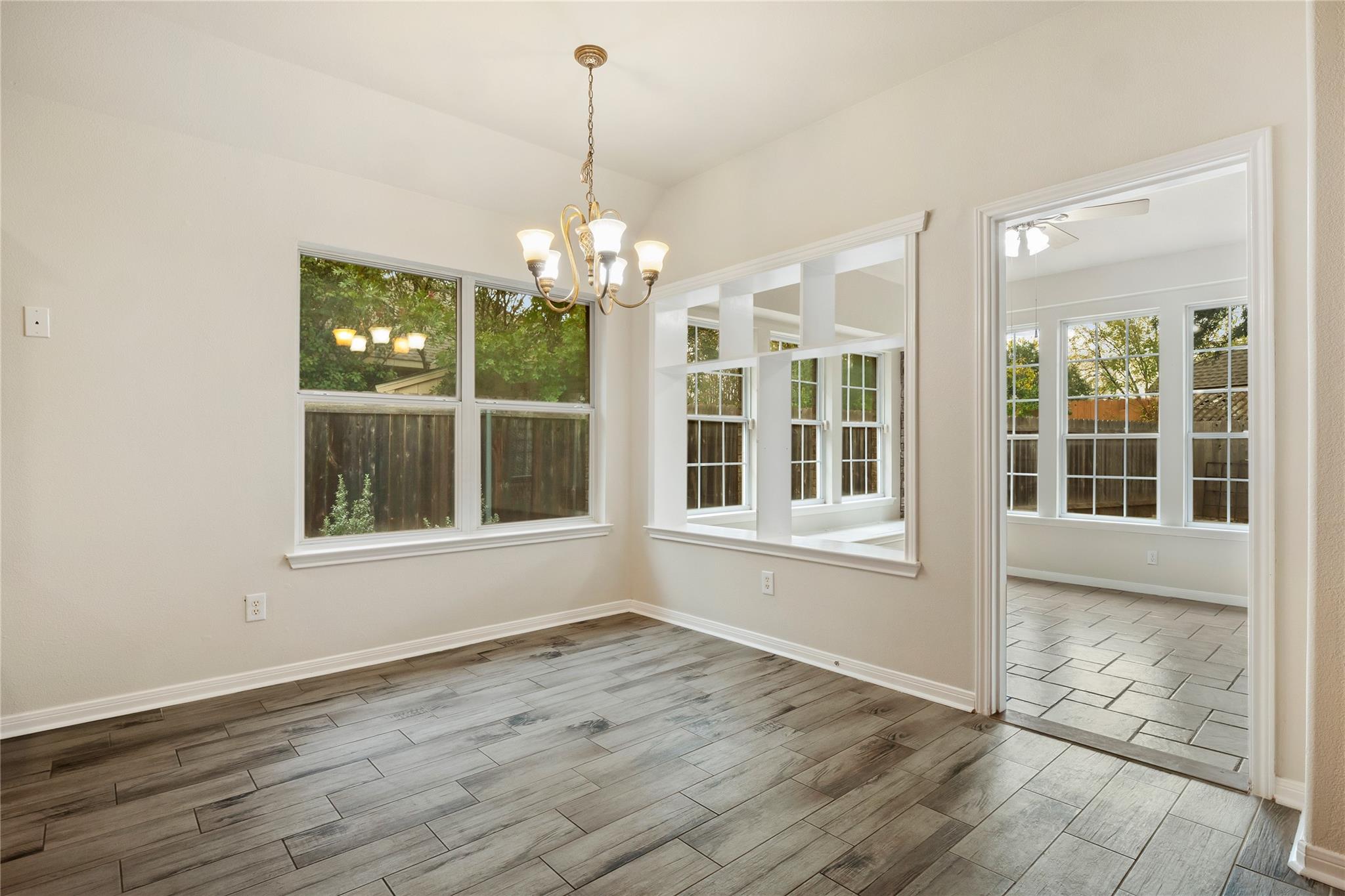 2001 Lacey Oak Cv, Round Rock, TX 78681