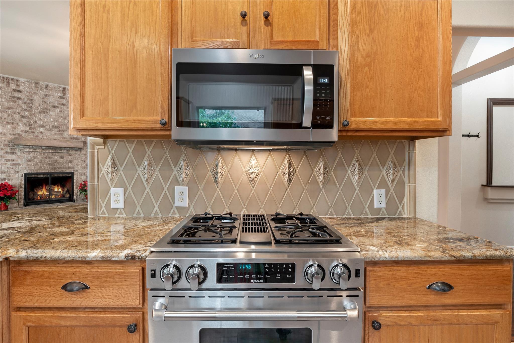 2001 Lacey Oak Cv, Round Rock, TX 78681