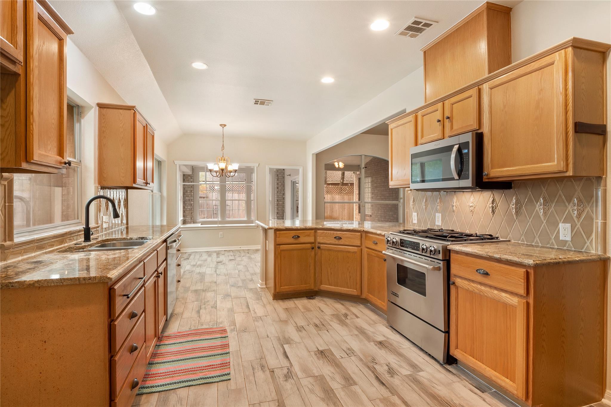 2001 Lacey Oak Cv, Round Rock, TX 78681