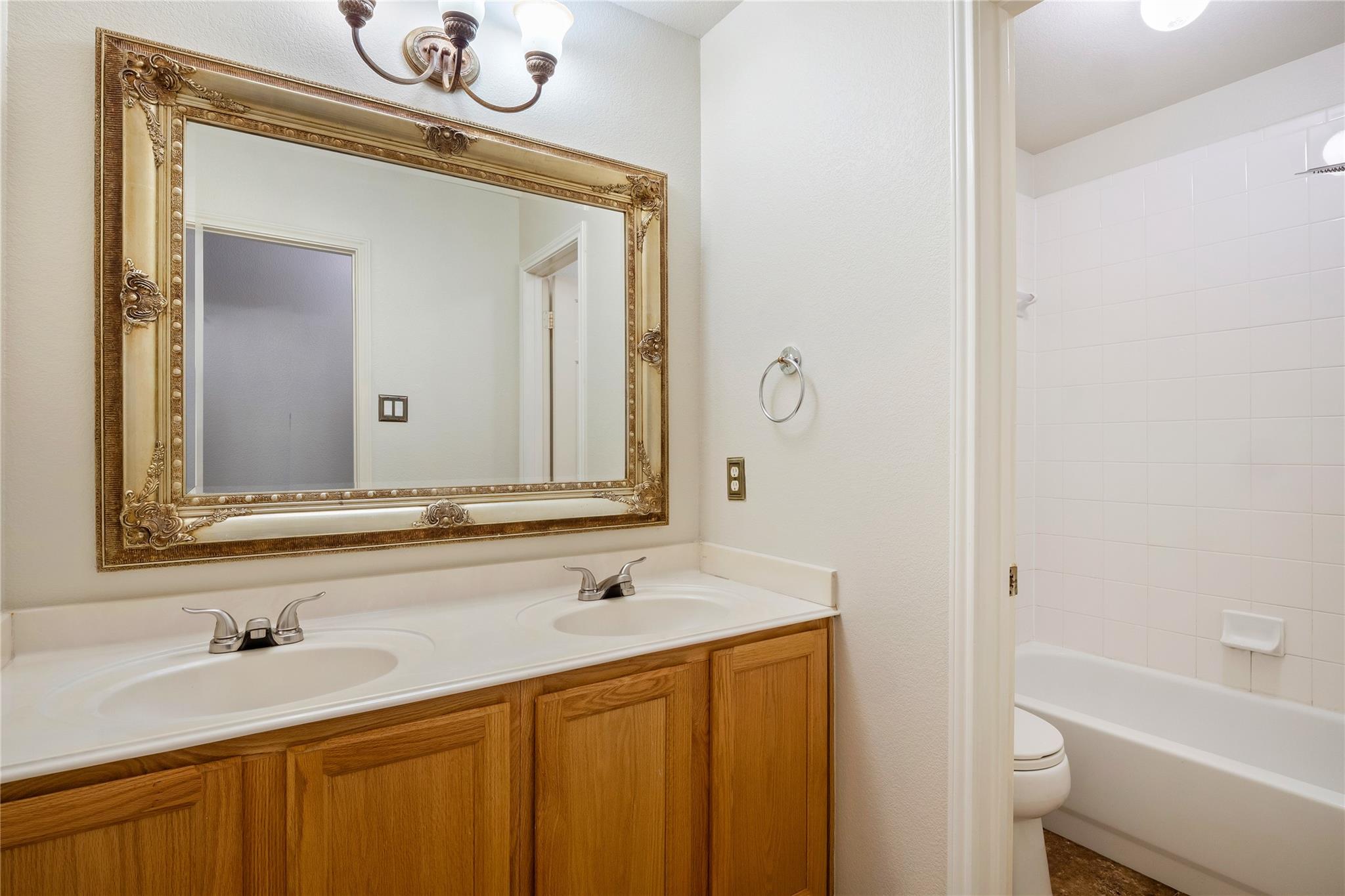 2001 Lacey Oak Cv, Round Rock, TX 78681