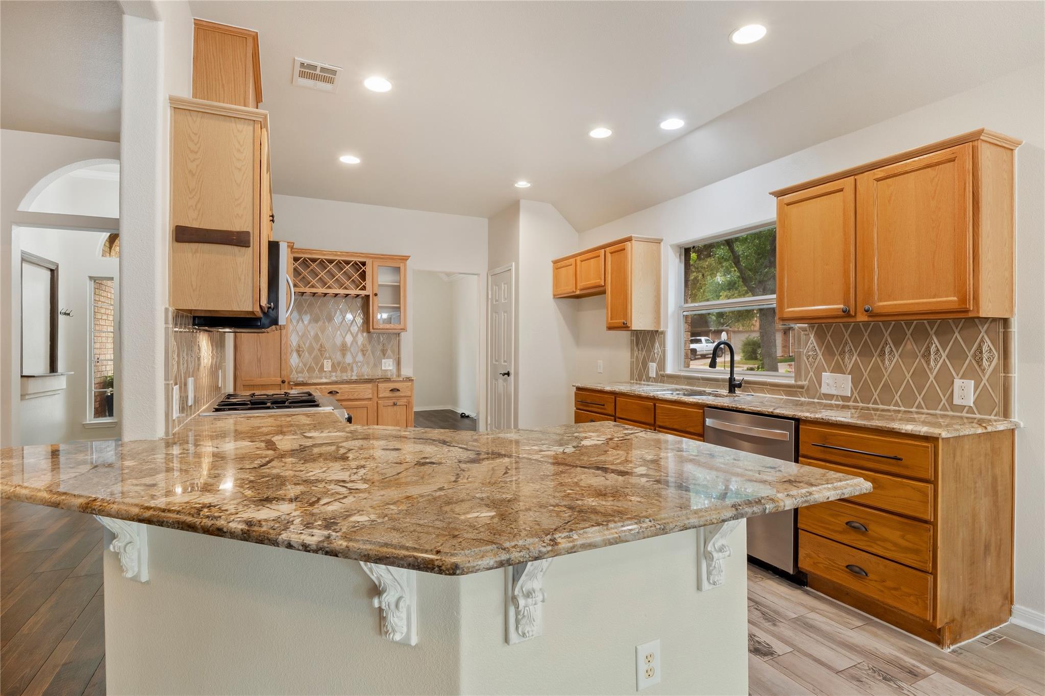 2001 Lacey Oak Cv, Round Rock, TX 78681