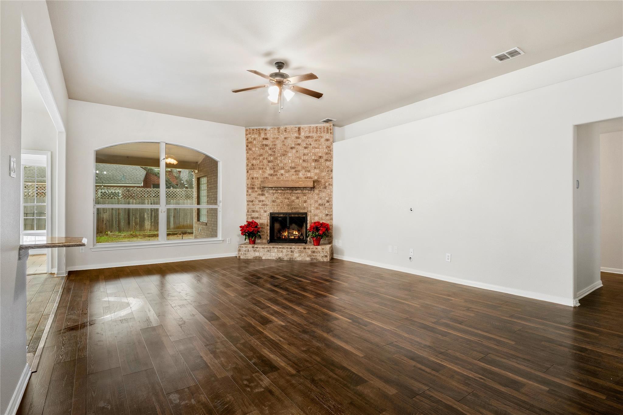 2001 Lacey Oak Cv, Round Rock, TX 78681