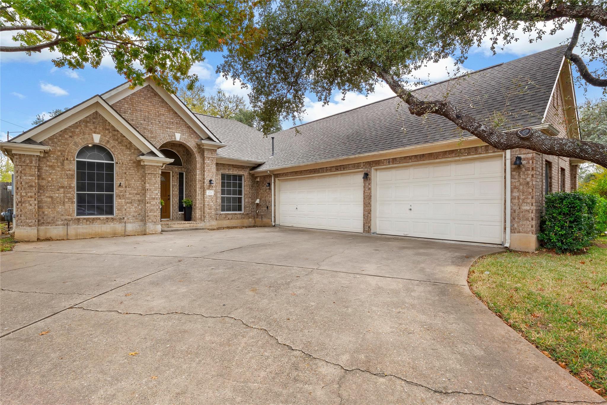 2001 Lacey Oak Cv, Round Rock, TX 78681