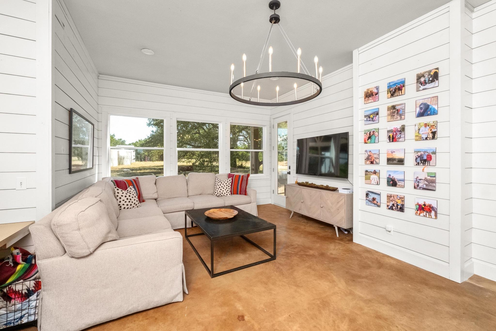 2300 W Fitzhugh Rd, Dripping Springs, TX 78620