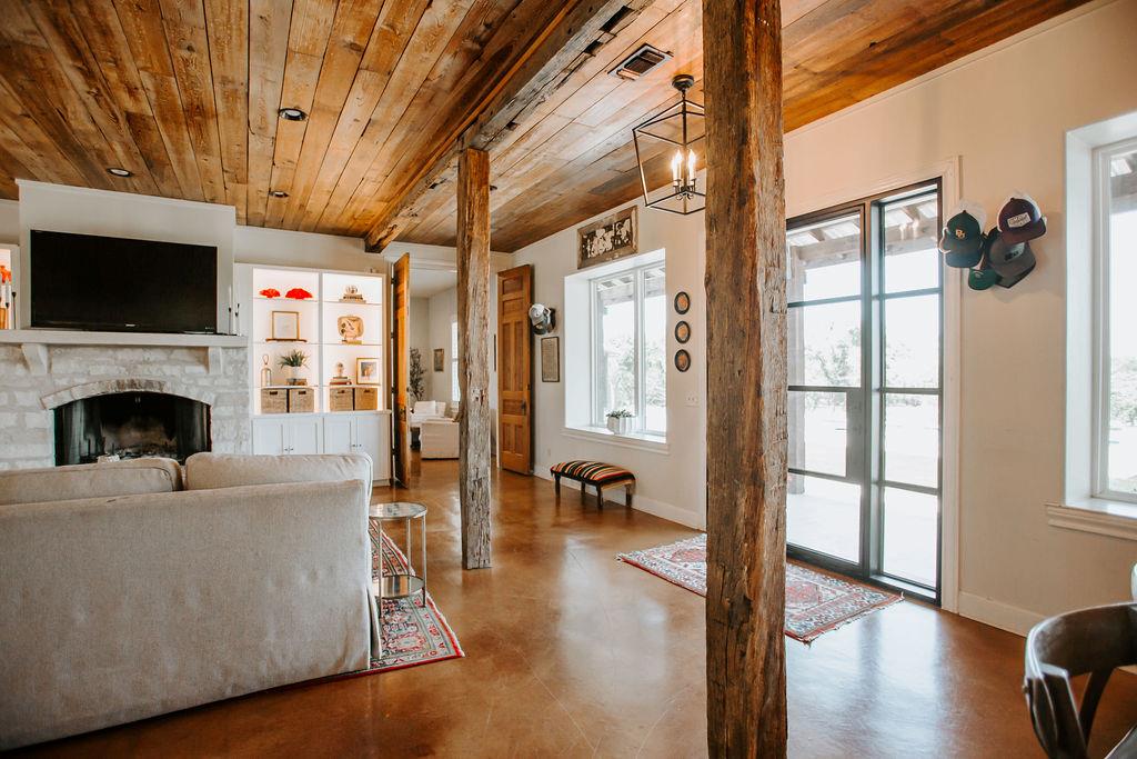 2300 W Fitzhugh Rd, Dripping Springs, TX 78620