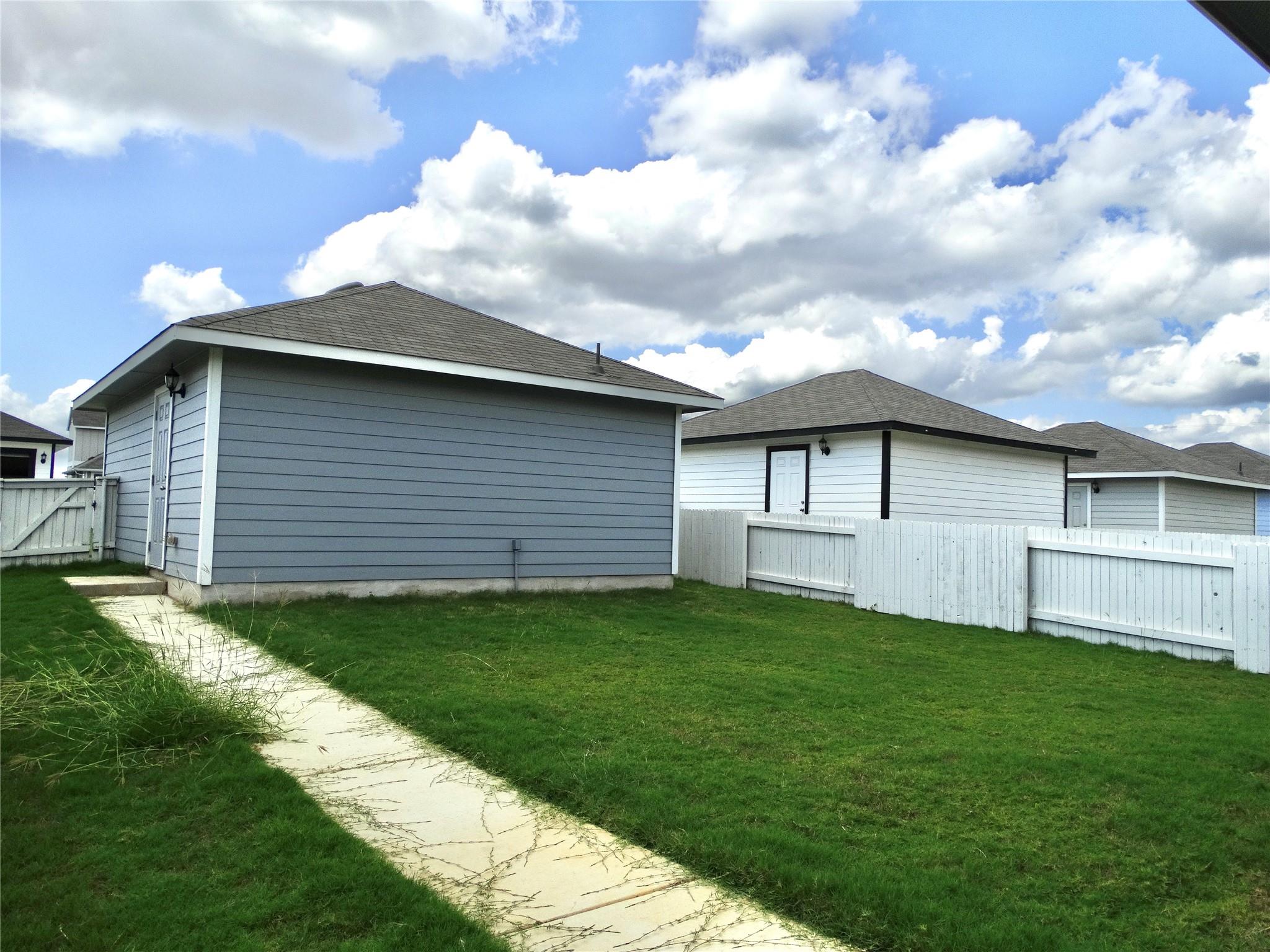 370 Hortus Dr, Kyle, TX 78640