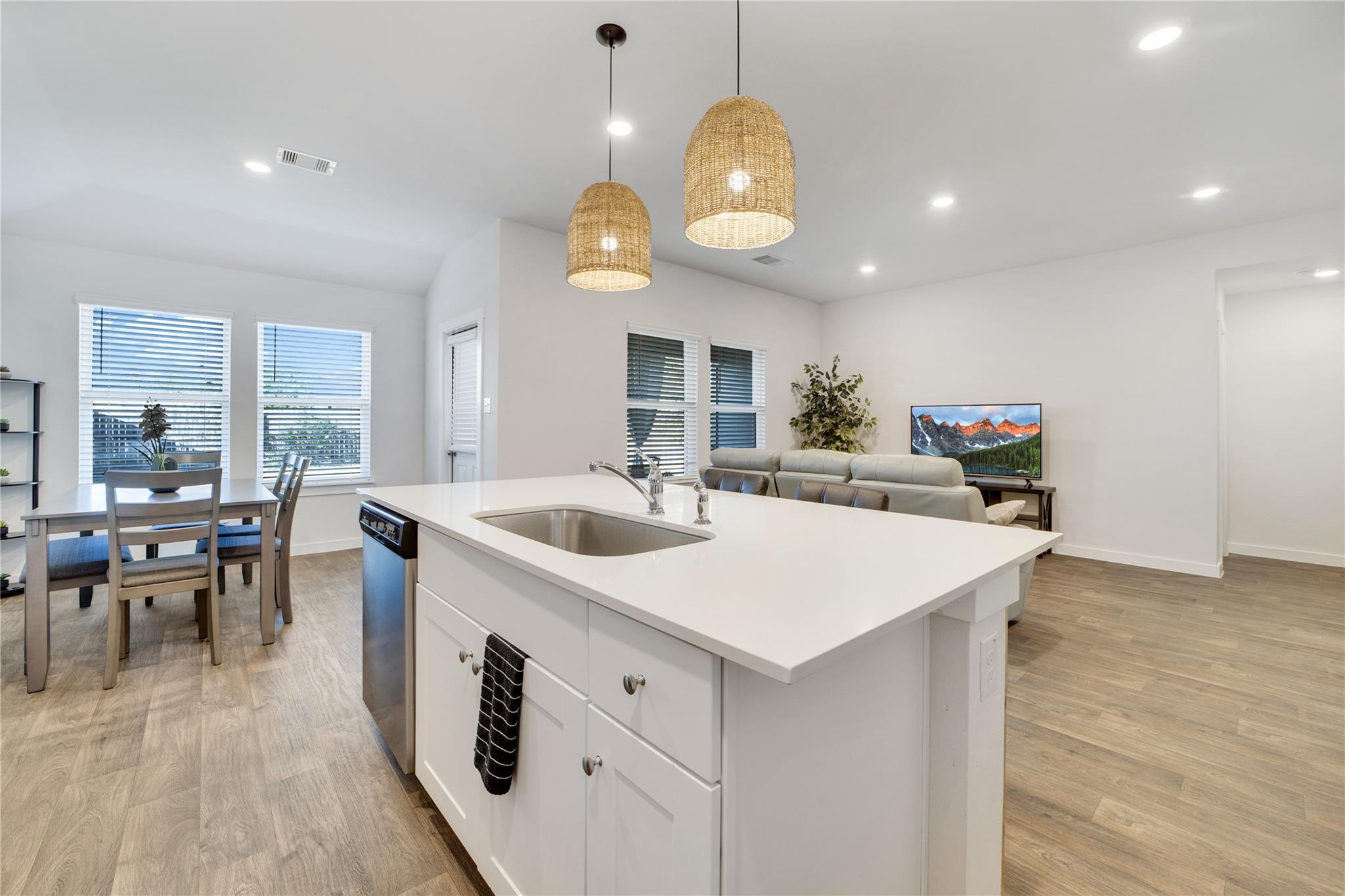 120 Rosa Rd, San Marcos, TX 78666