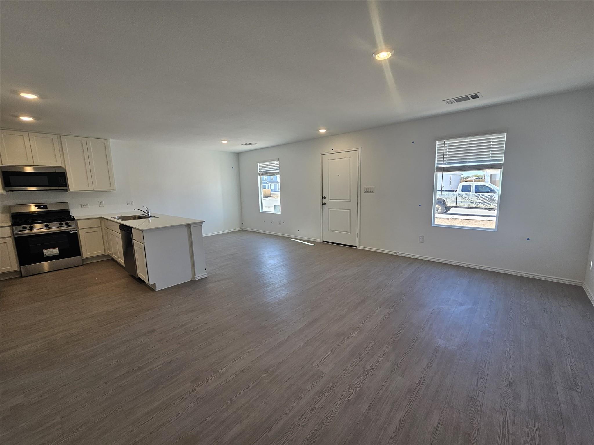 2308 Blizzard Dr, Lockhart, TX 78644