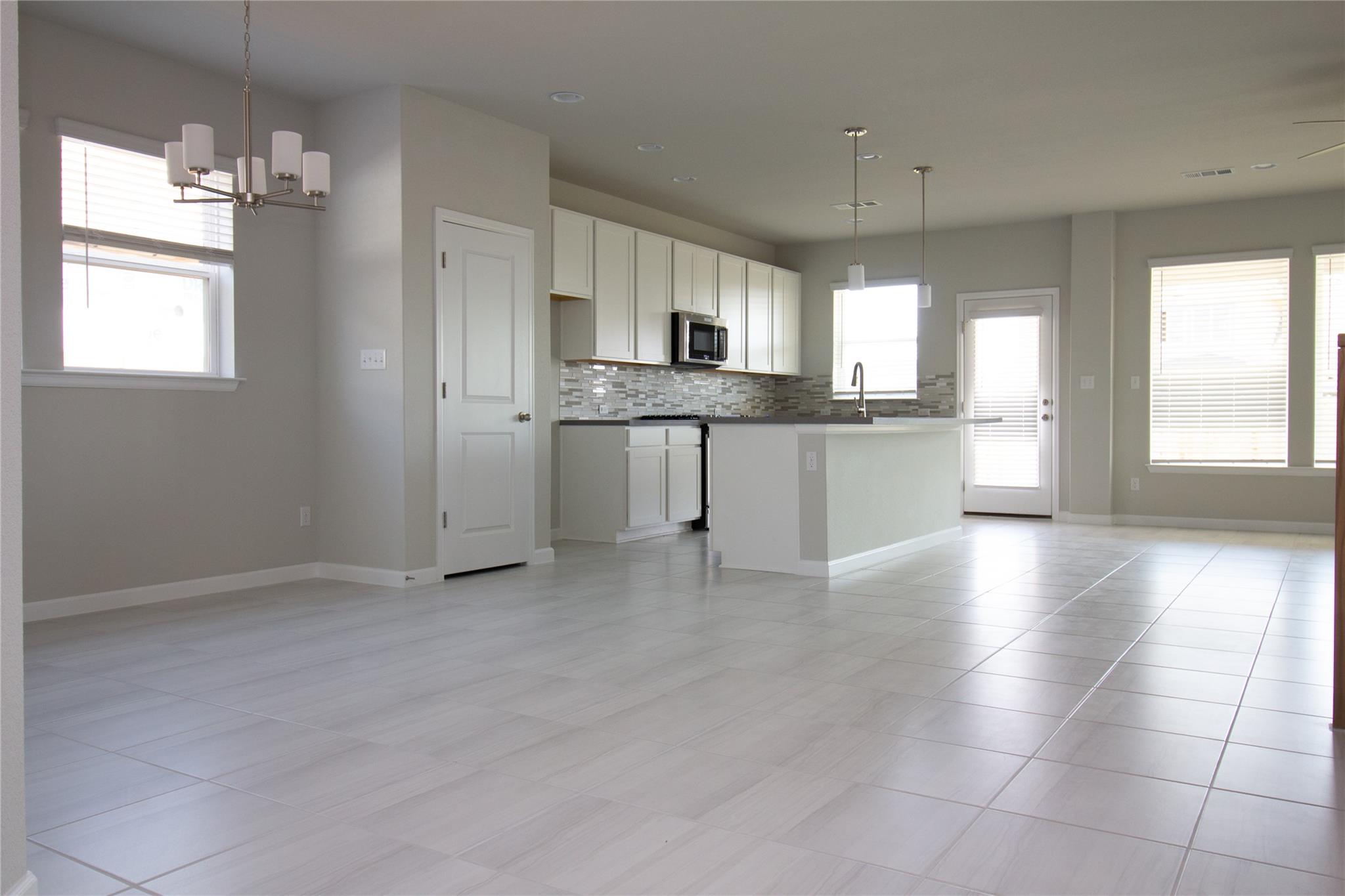 105 Stone fork Ln, Hutto, TX 78634