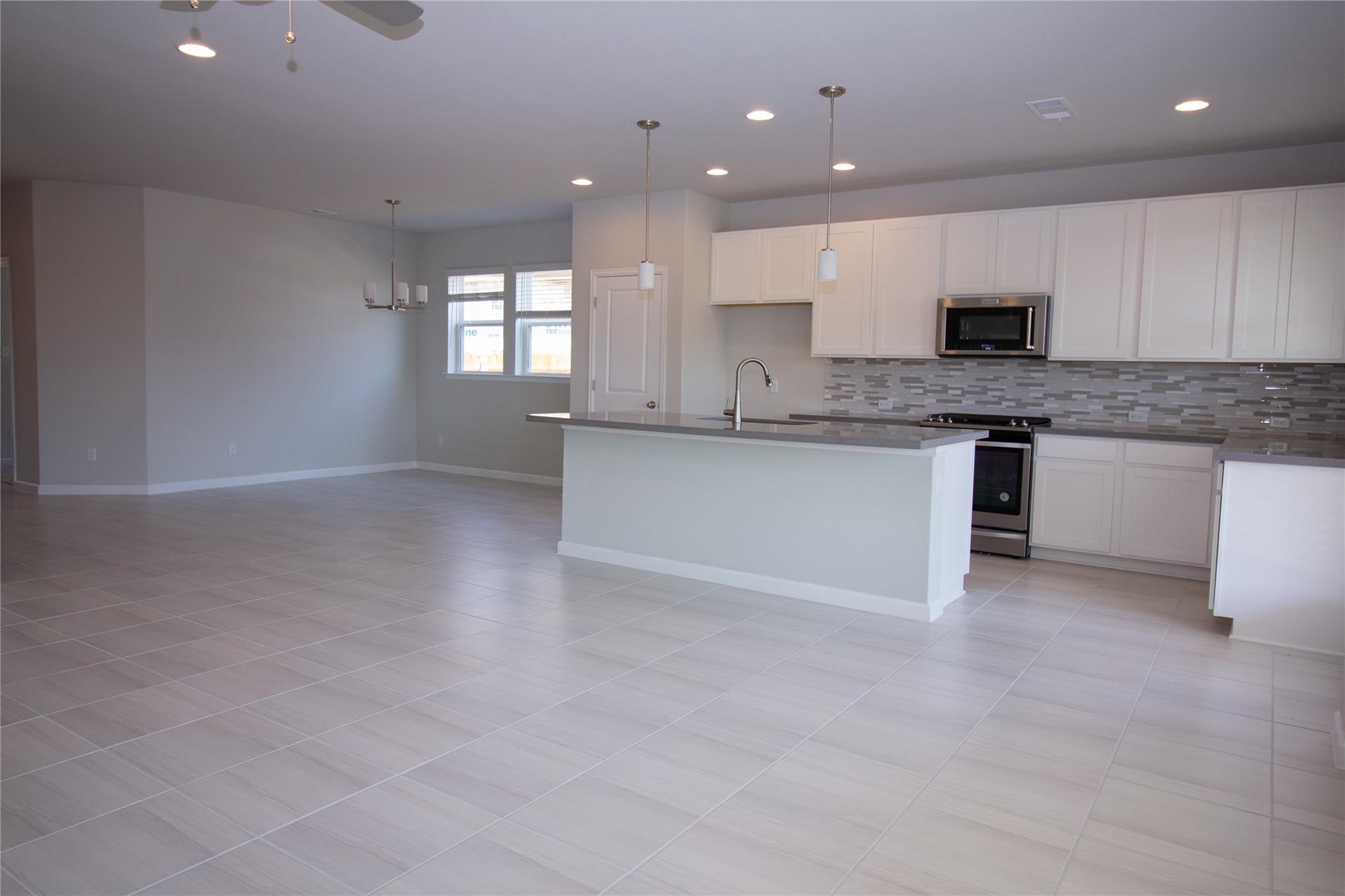 105 Stone fork Ln, Hutto, TX 78634