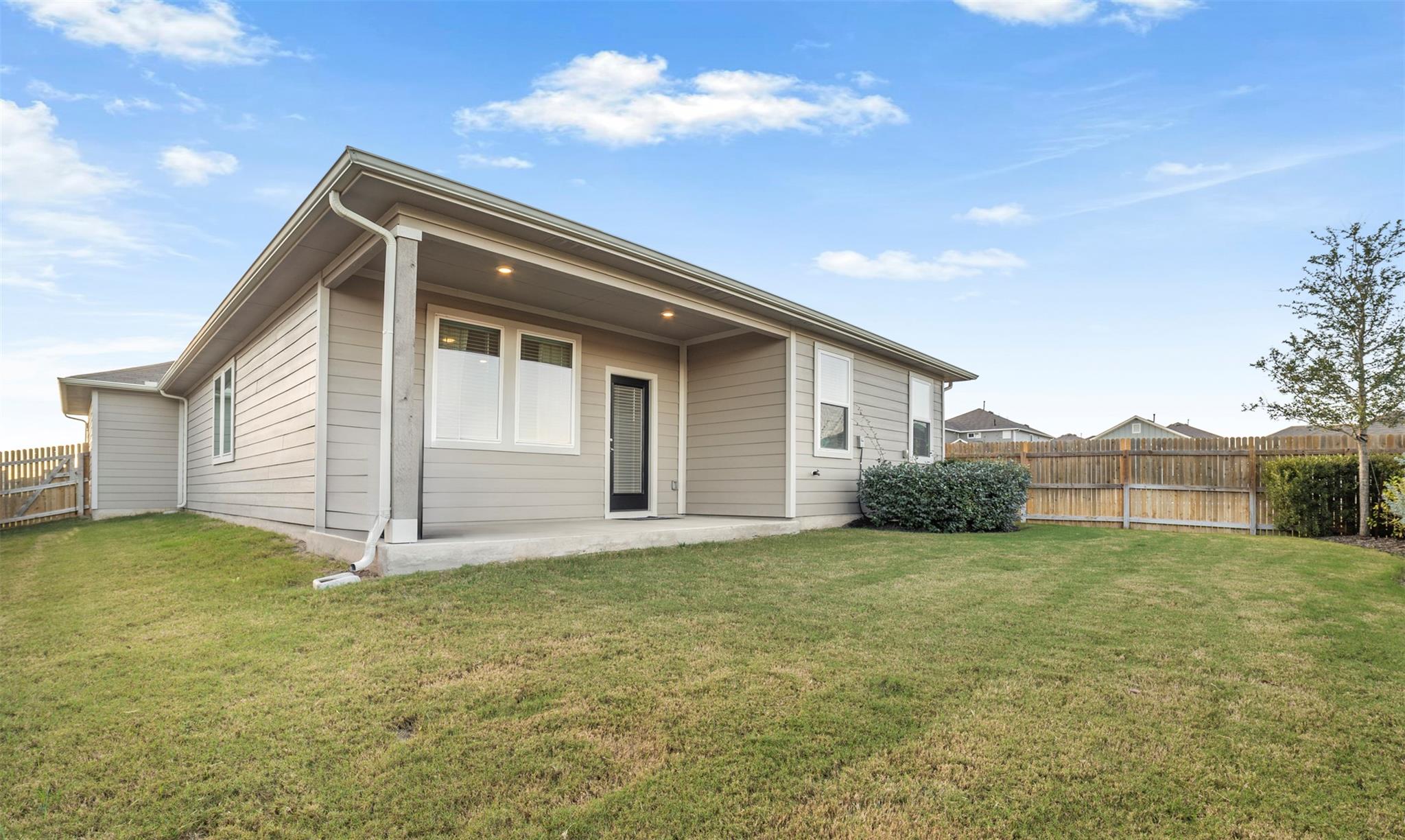 166 Caddo Bnd, Kyle, TX 78640