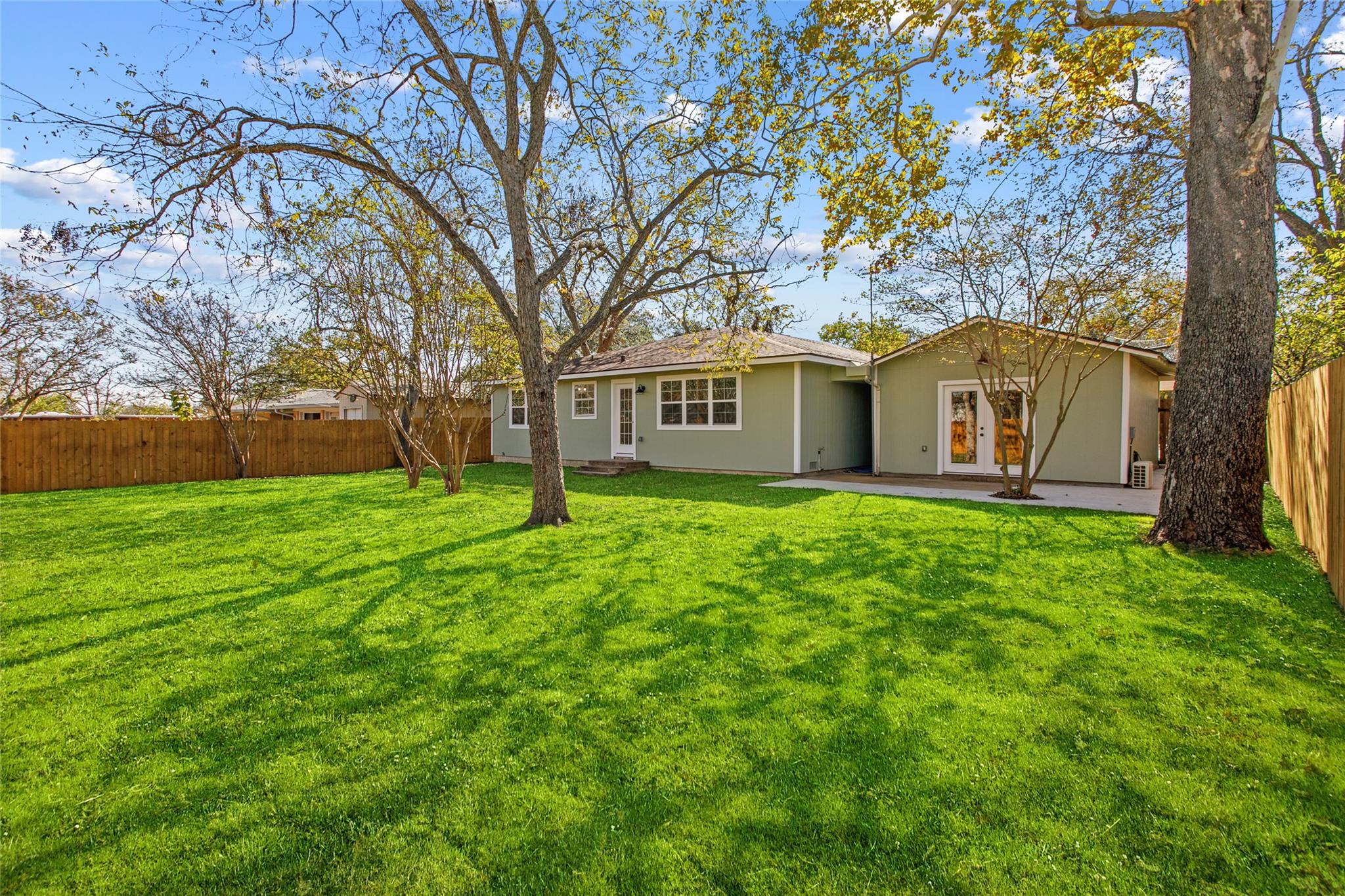 347 Monroe St, Giddings, TX 78942