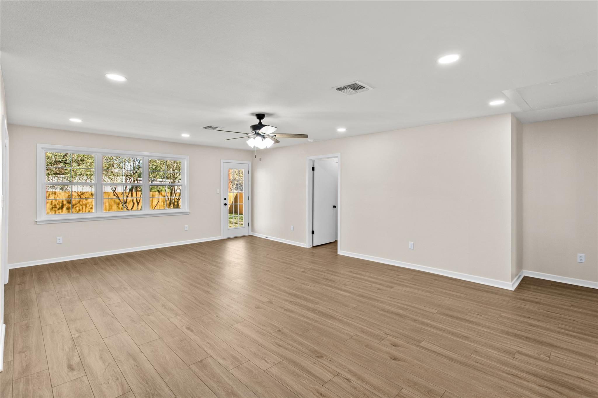 347 Monroe St, Giddings, TX 78942