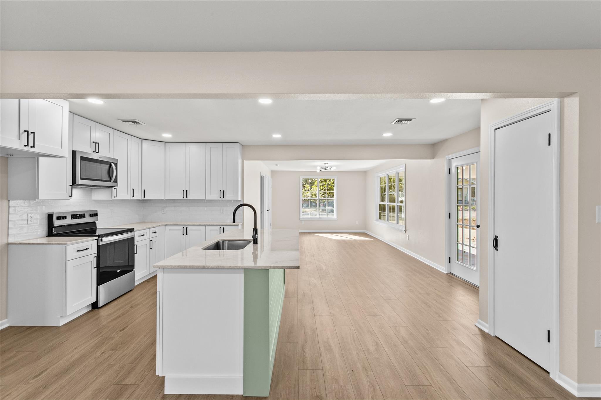 347 Monroe St, Giddings, TX 78942