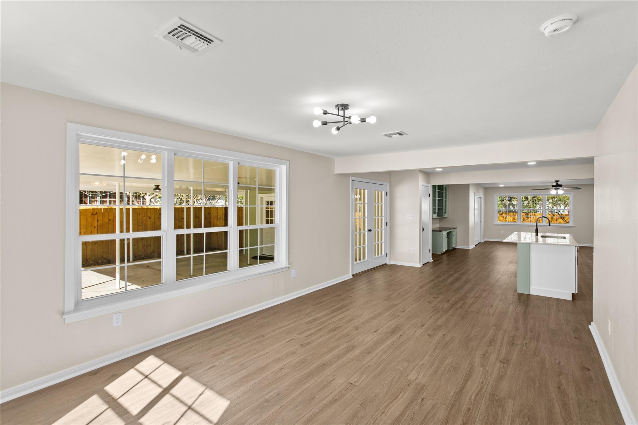 347 Monroe St, Giddings, TX 78942