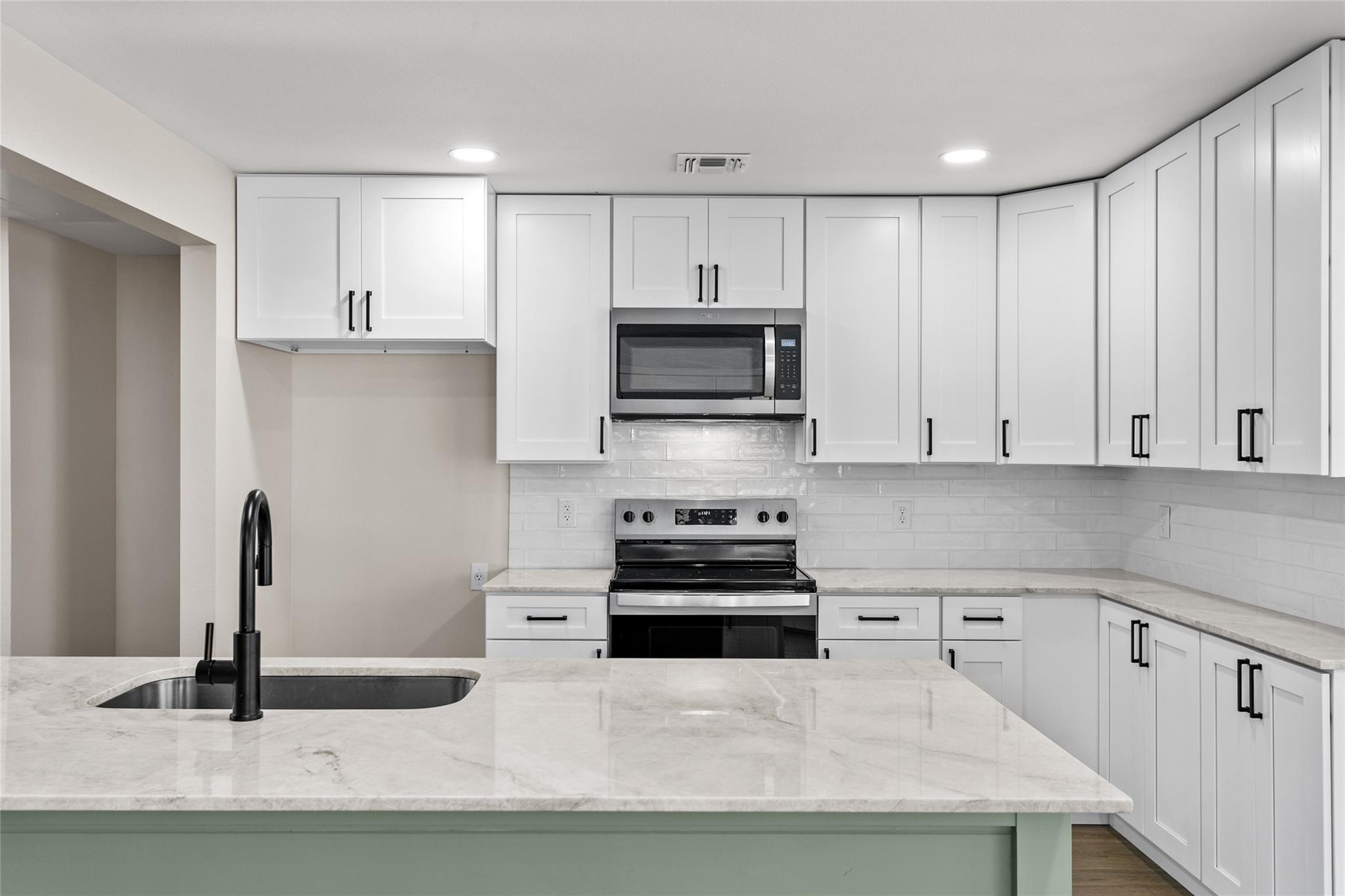 347 Monroe St, Giddings, TX 78942