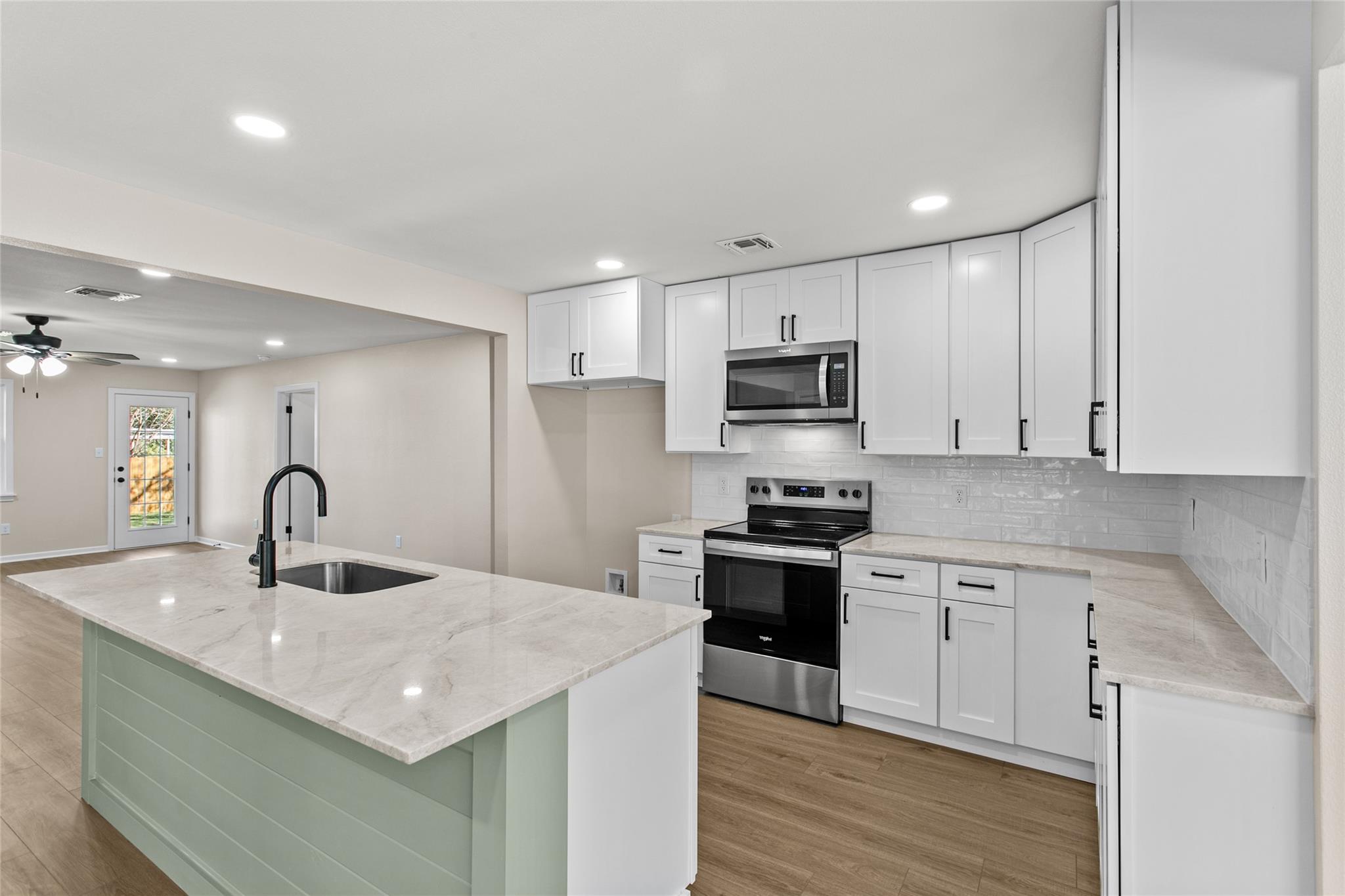 347 Monroe St, Giddings, TX 78942