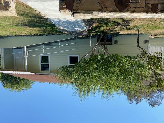 823 Monterrey St, Lockhart, TX 78644