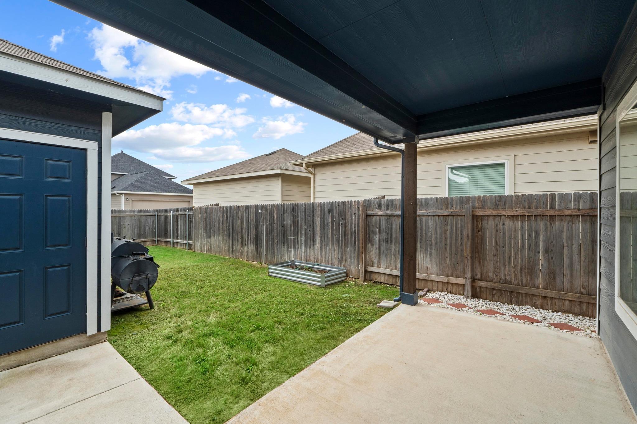 300 Eagle Lake Dr, Hutto, TX 78634