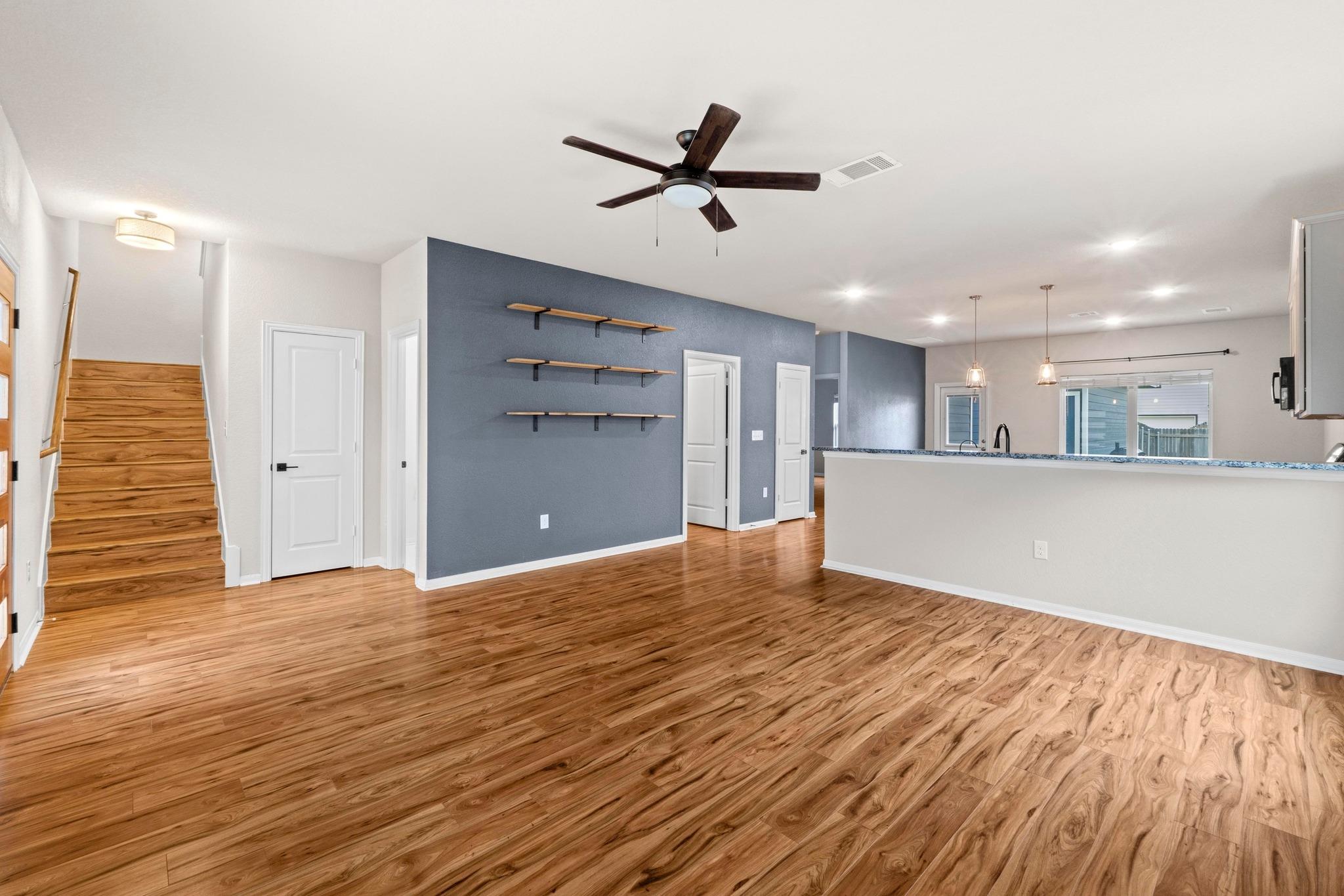 300 Eagle Lake Dr, Hutto, TX 78634