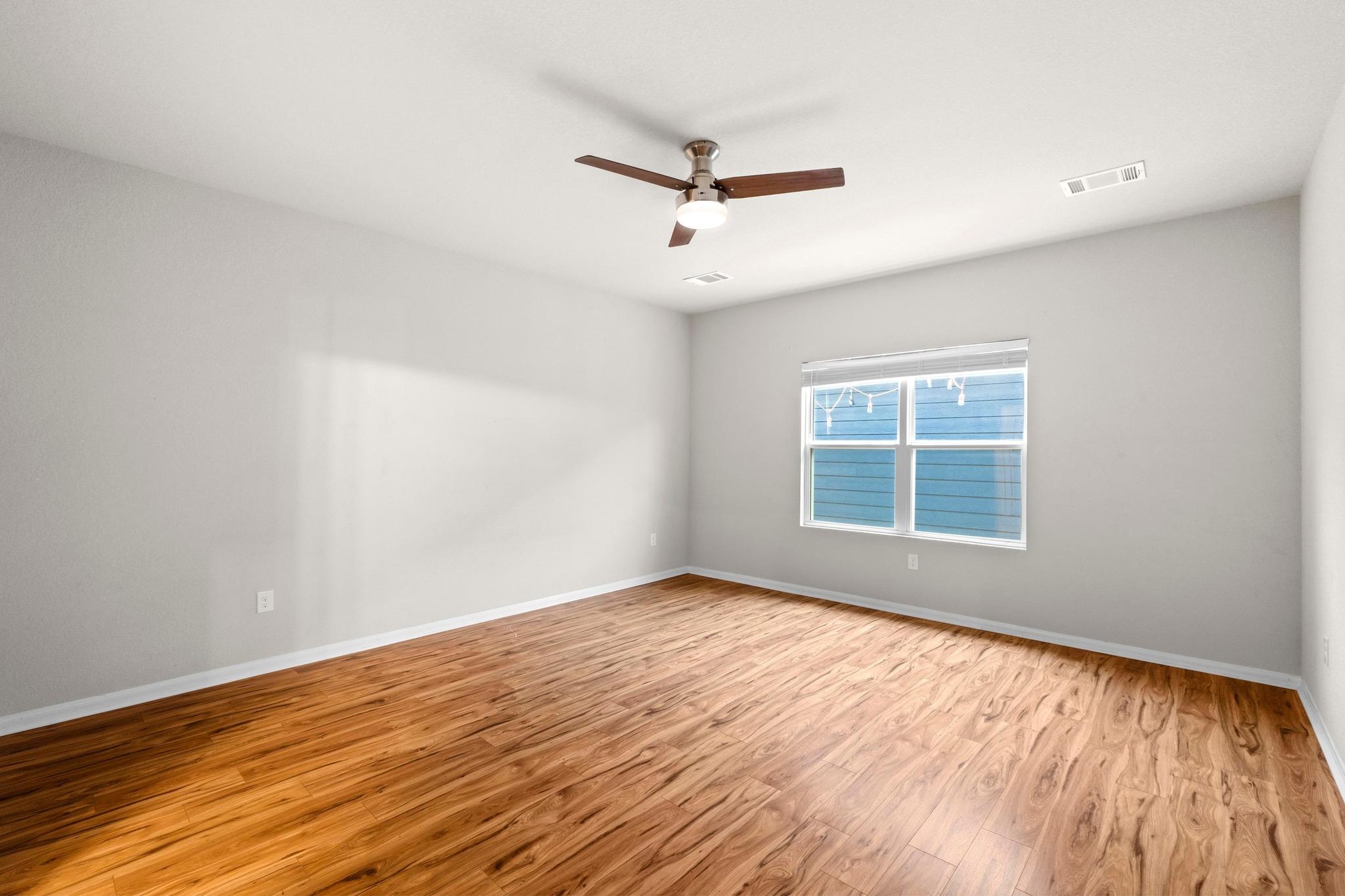 300 Eagle Lake Dr, Hutto, TX 78634