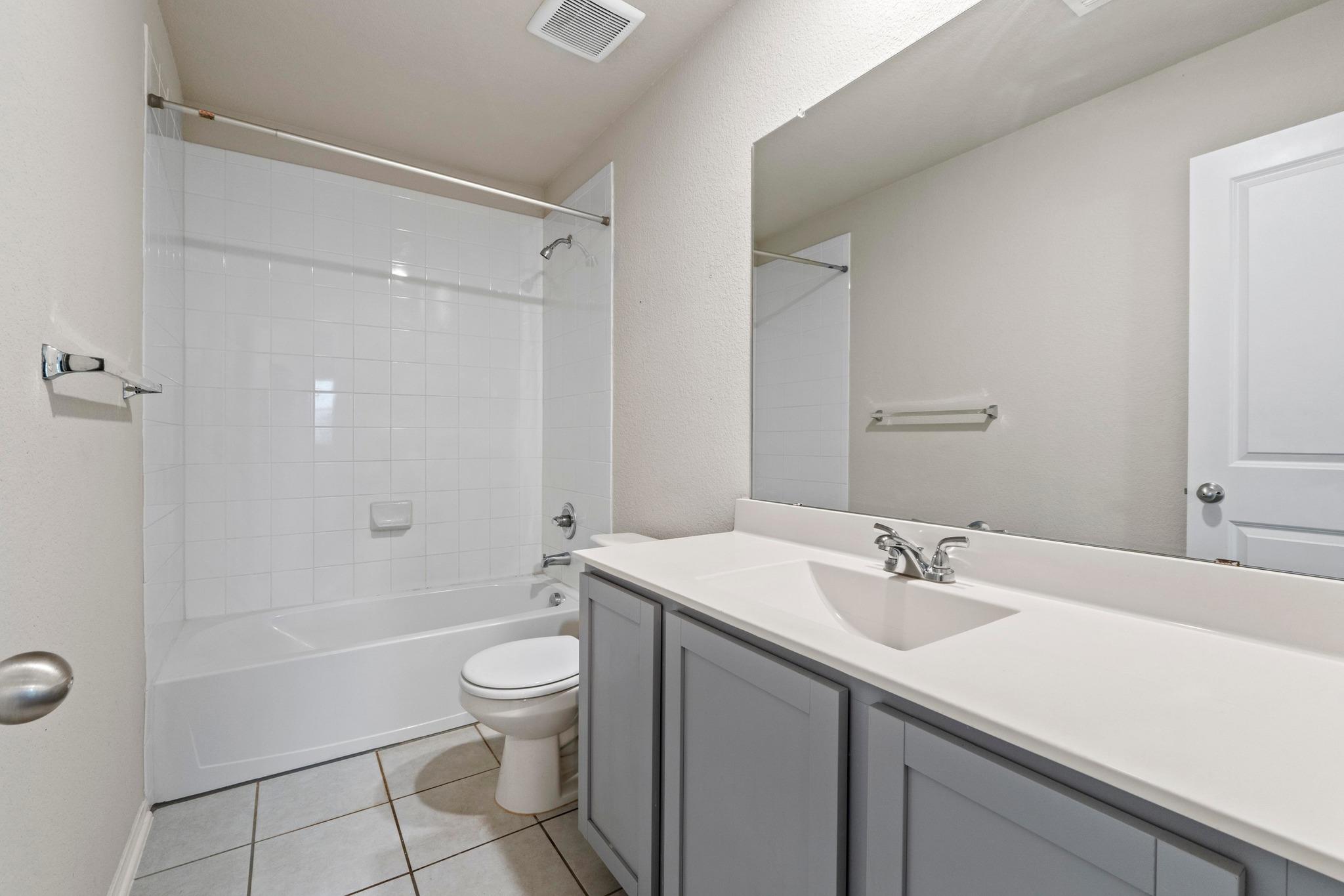 300 Eagle Lake Dr, Hutto, TX 78634