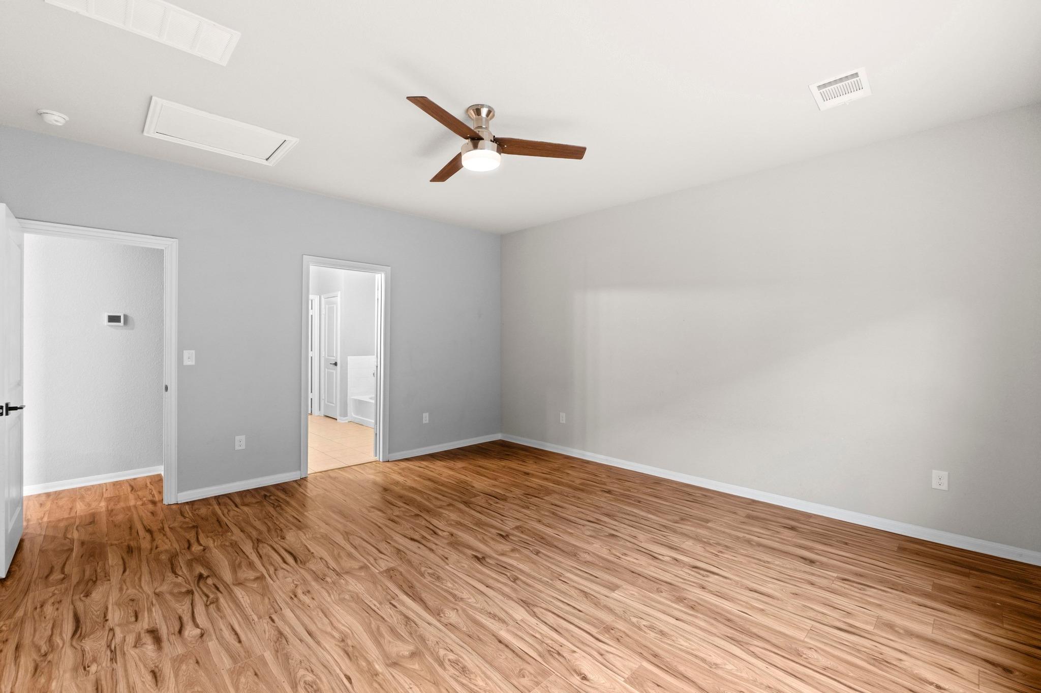 300 Eagle Lake Dr, Hutto, TX 78634