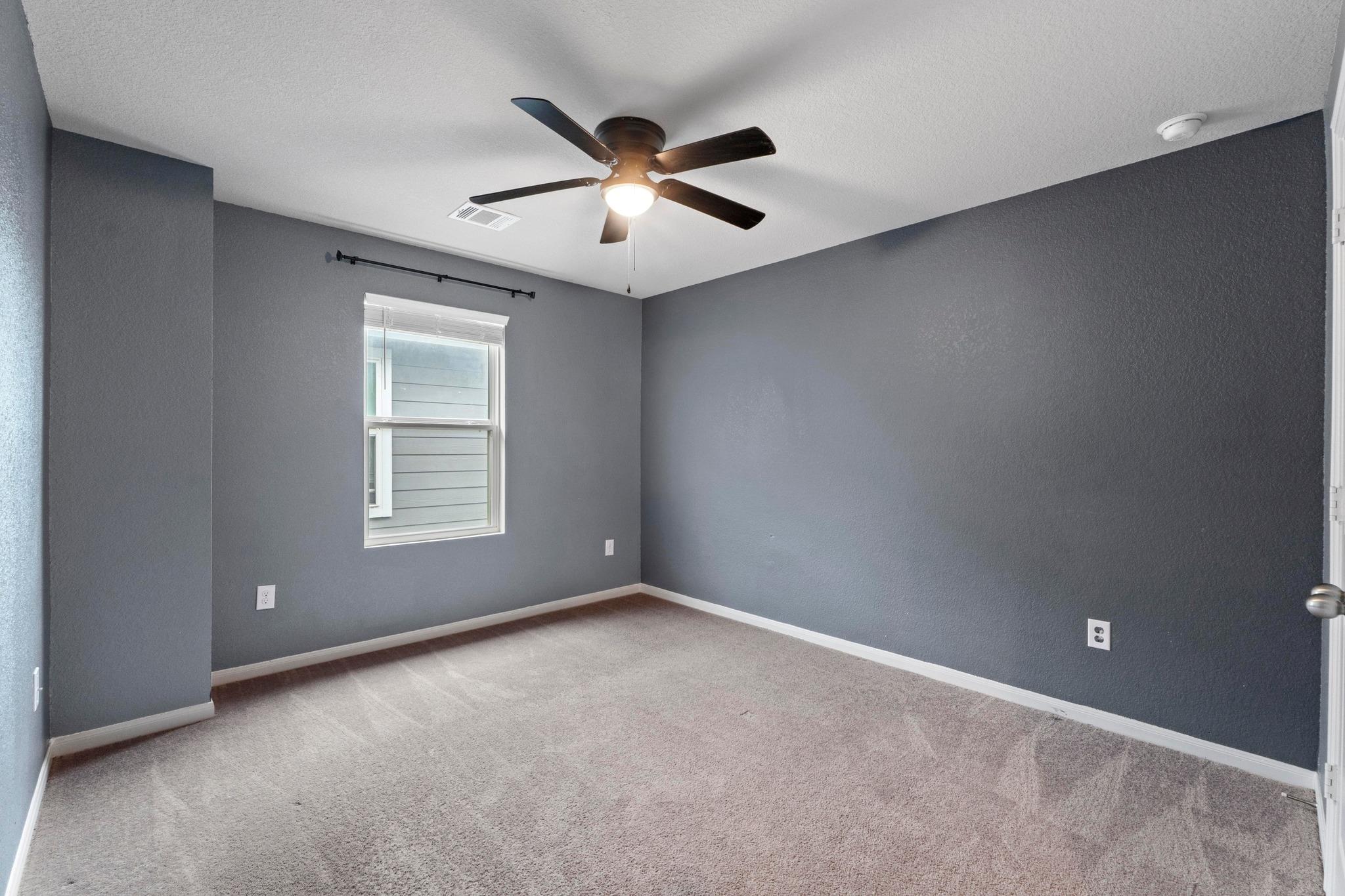 300 Eagle Lake Dr, Hutto, TX 78634