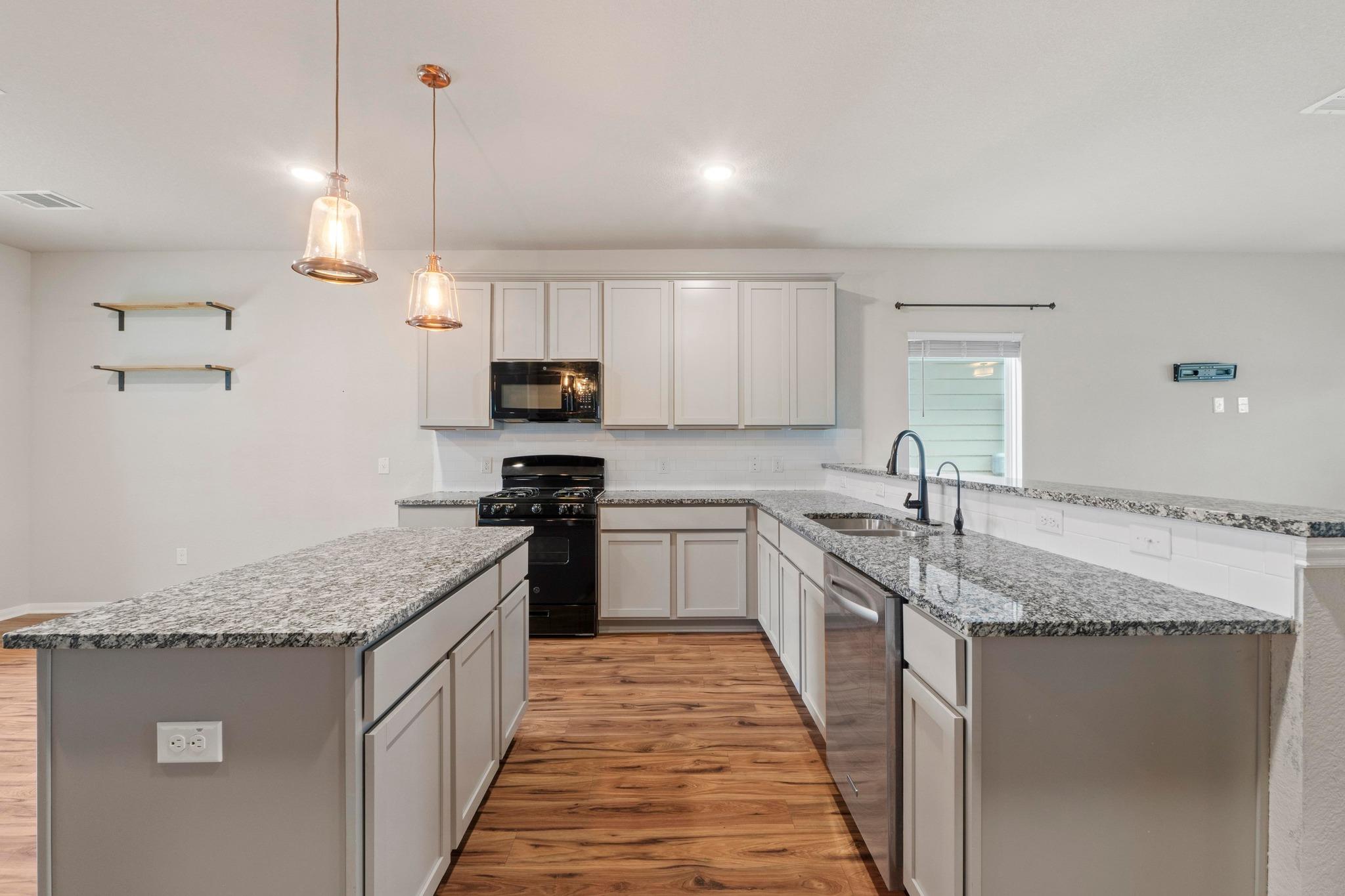 300 Eagle Lake Dr, Hutto, TX 78634