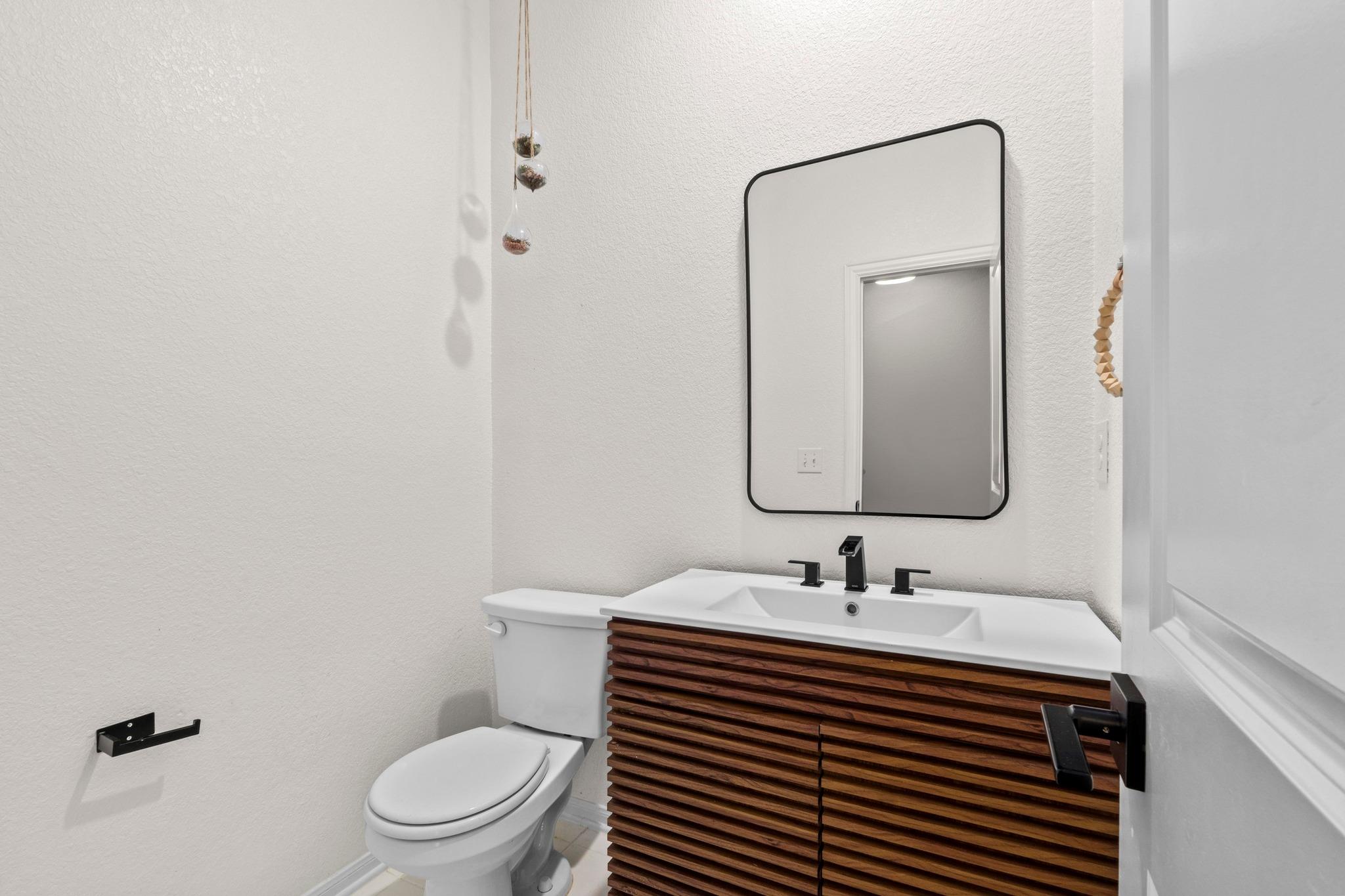 300 Eagle Lake Dr, Hutto, TX 78634