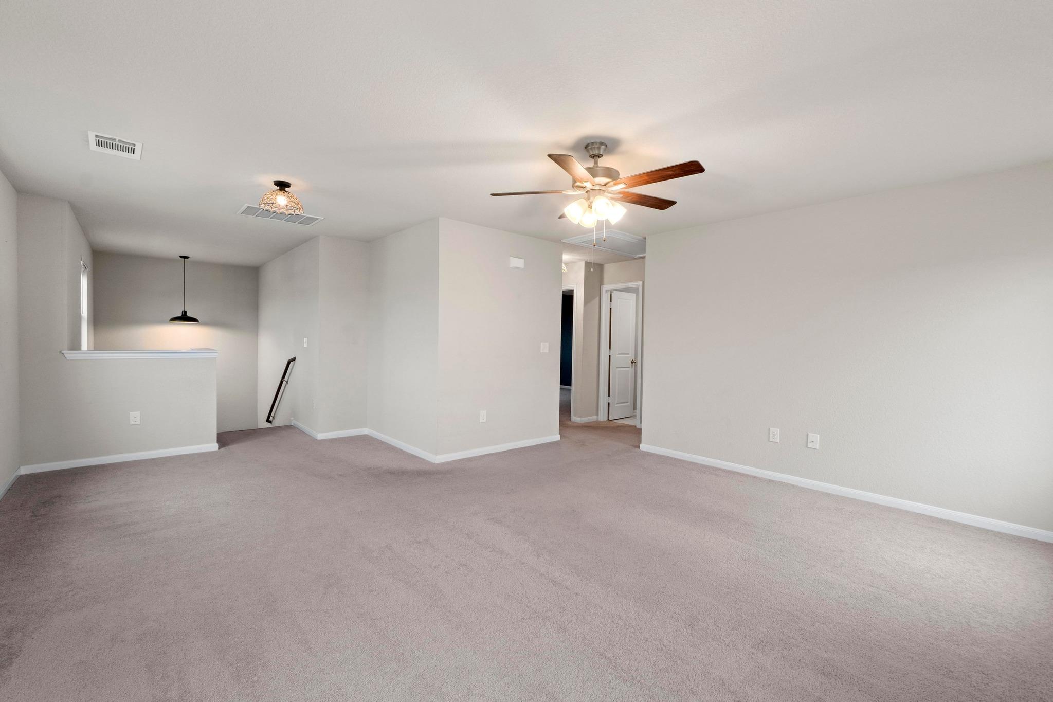 300 Eagle Lake Dr, Hutto, TX 78634