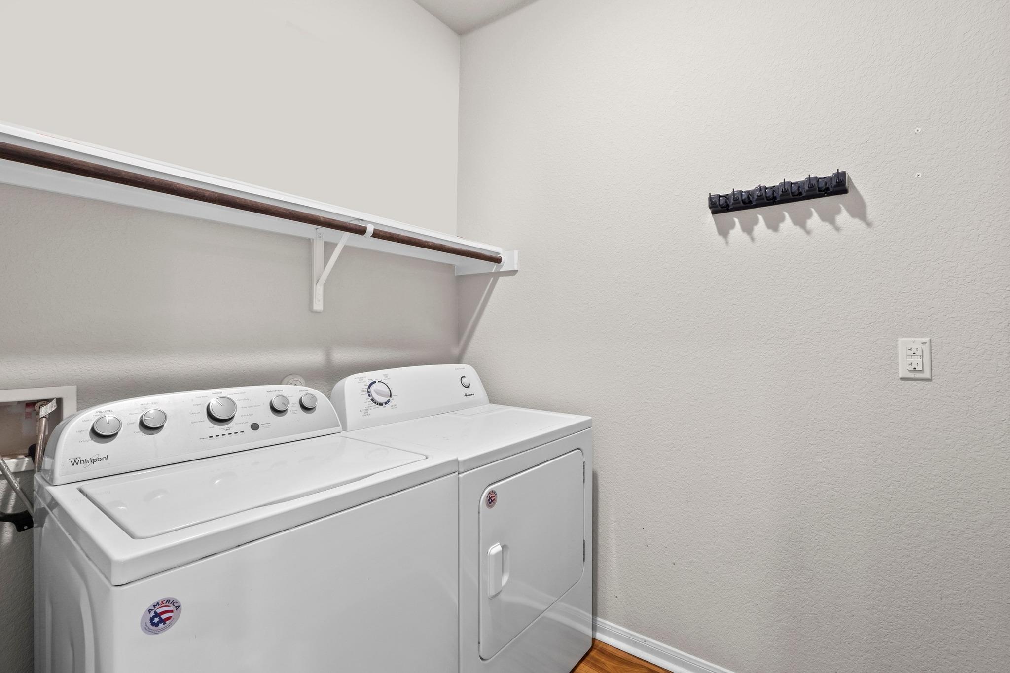 300 Eagle Lake Dr, Hutto, TX 78634