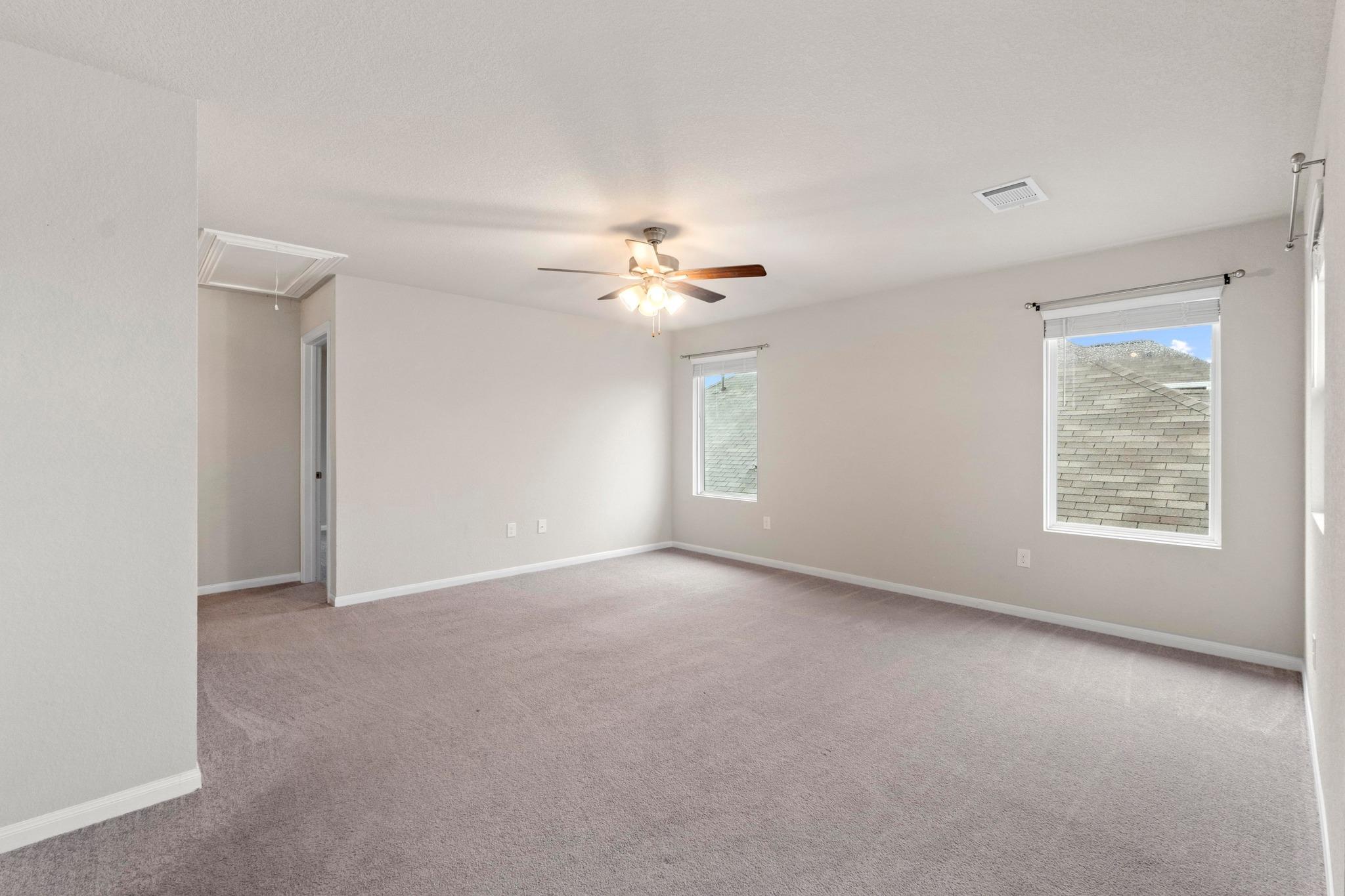 300 Eagle Lake Dr, Hutto, TX 78634