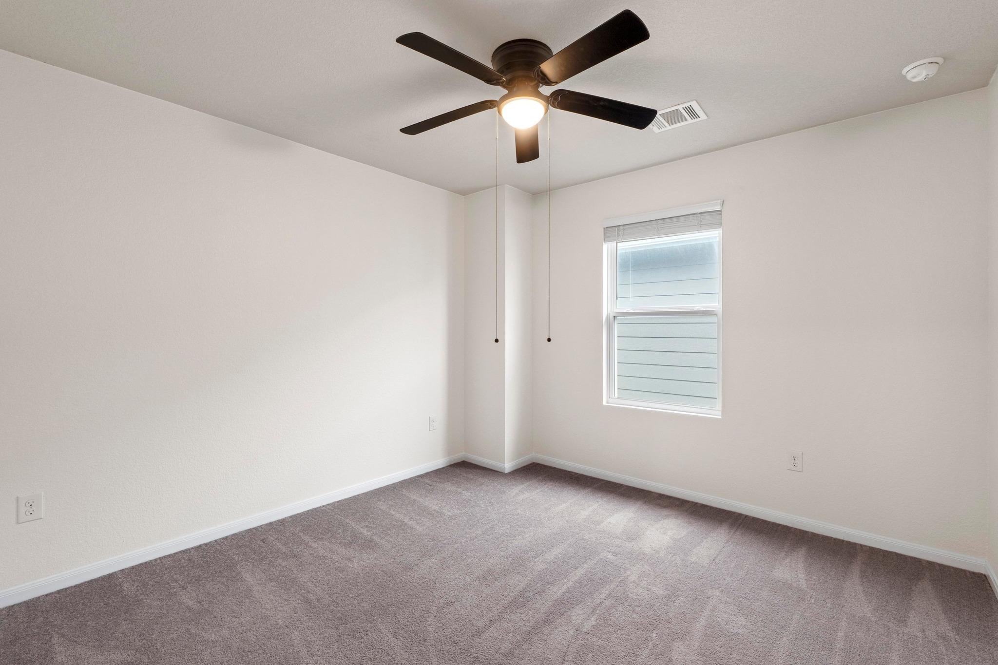 300 Eagle Lake Dr, Hutto, TX 78634