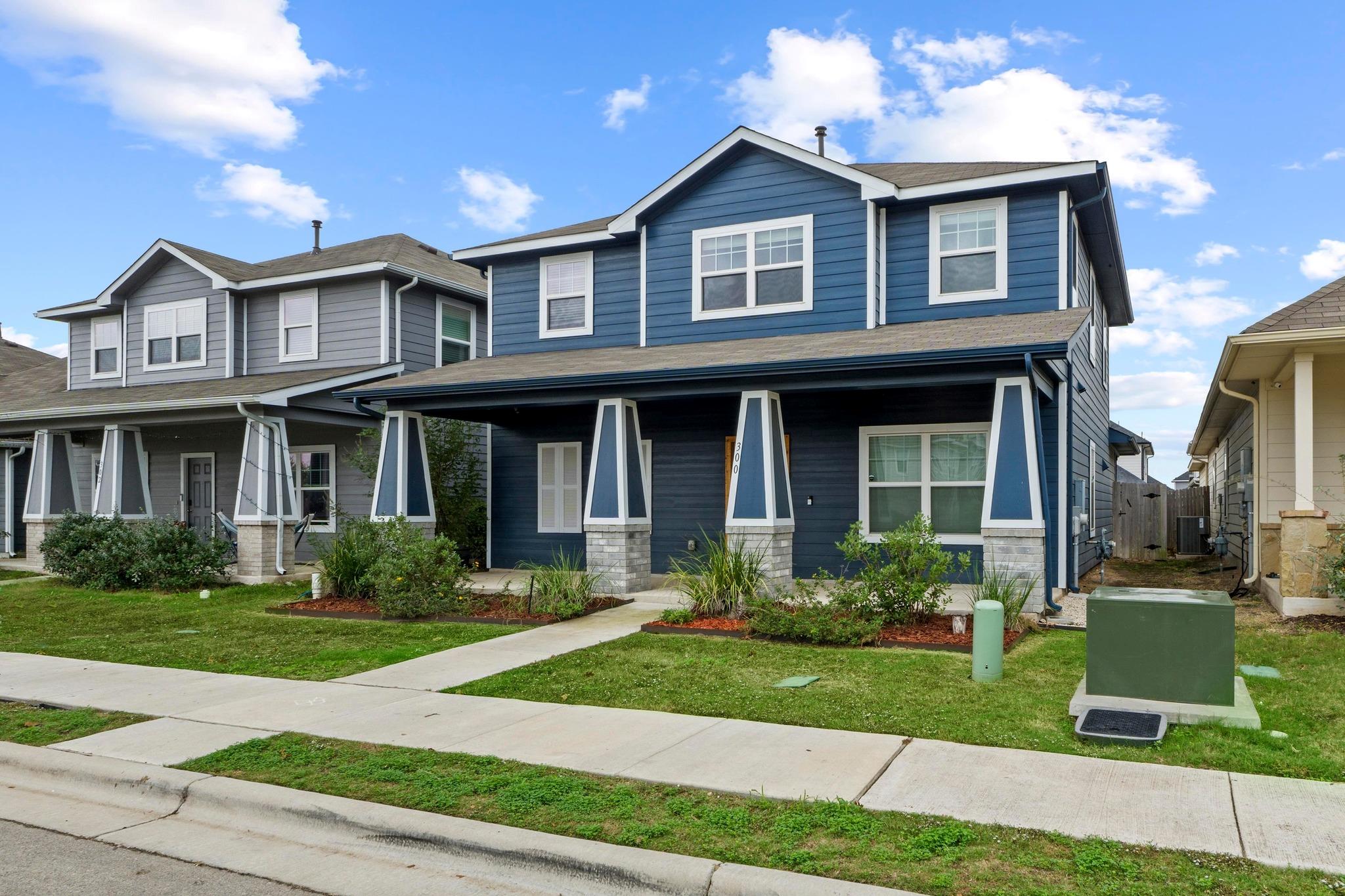 300 Eagle Lake Dr, Hutto, TX 78634