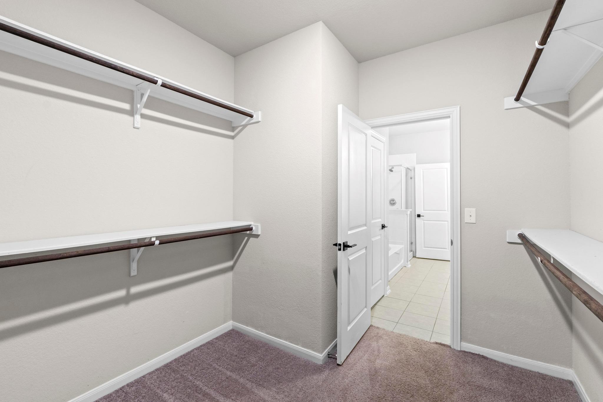 300 Eagle Lake Dr, Hutto, TX 78634