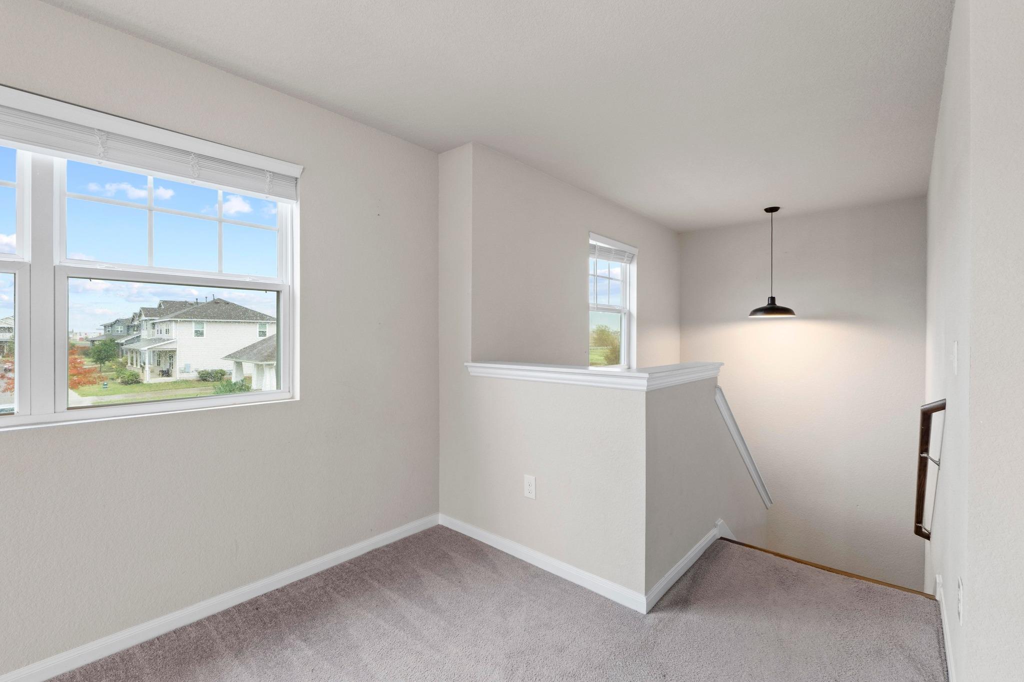 300 Eagle Lake Dr, Hutto, TX 78634