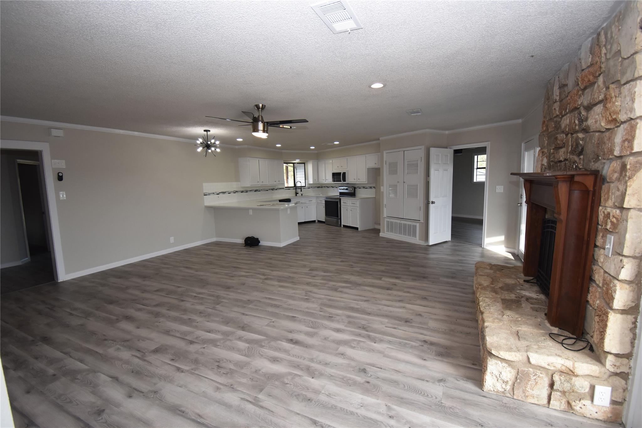 609 Nomad Dr, Spicewood, TX 78669