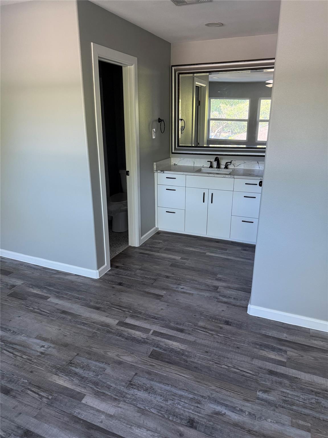 8207 Beaver Brook Ln, Austin, TX 78748