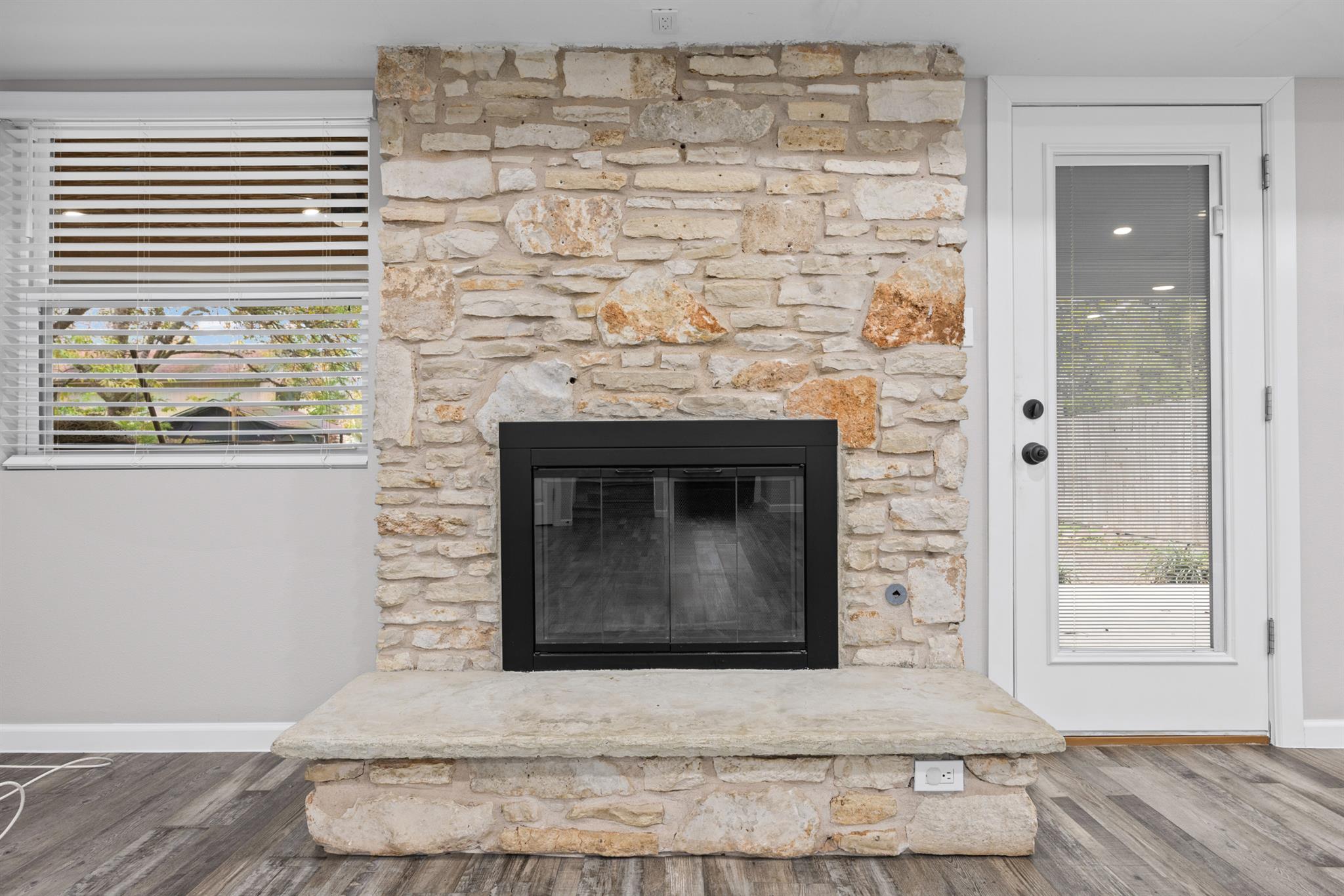 8207 Beaver Brook Ln, Austin, TX 78748