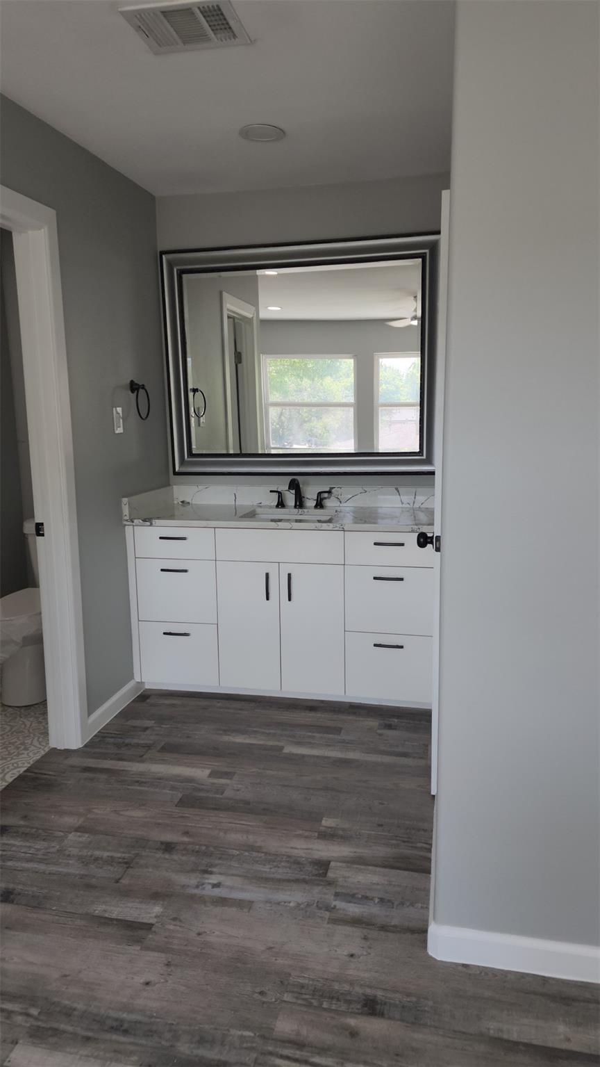 8207 Beaver Brook Ln, Austin, TX 78748